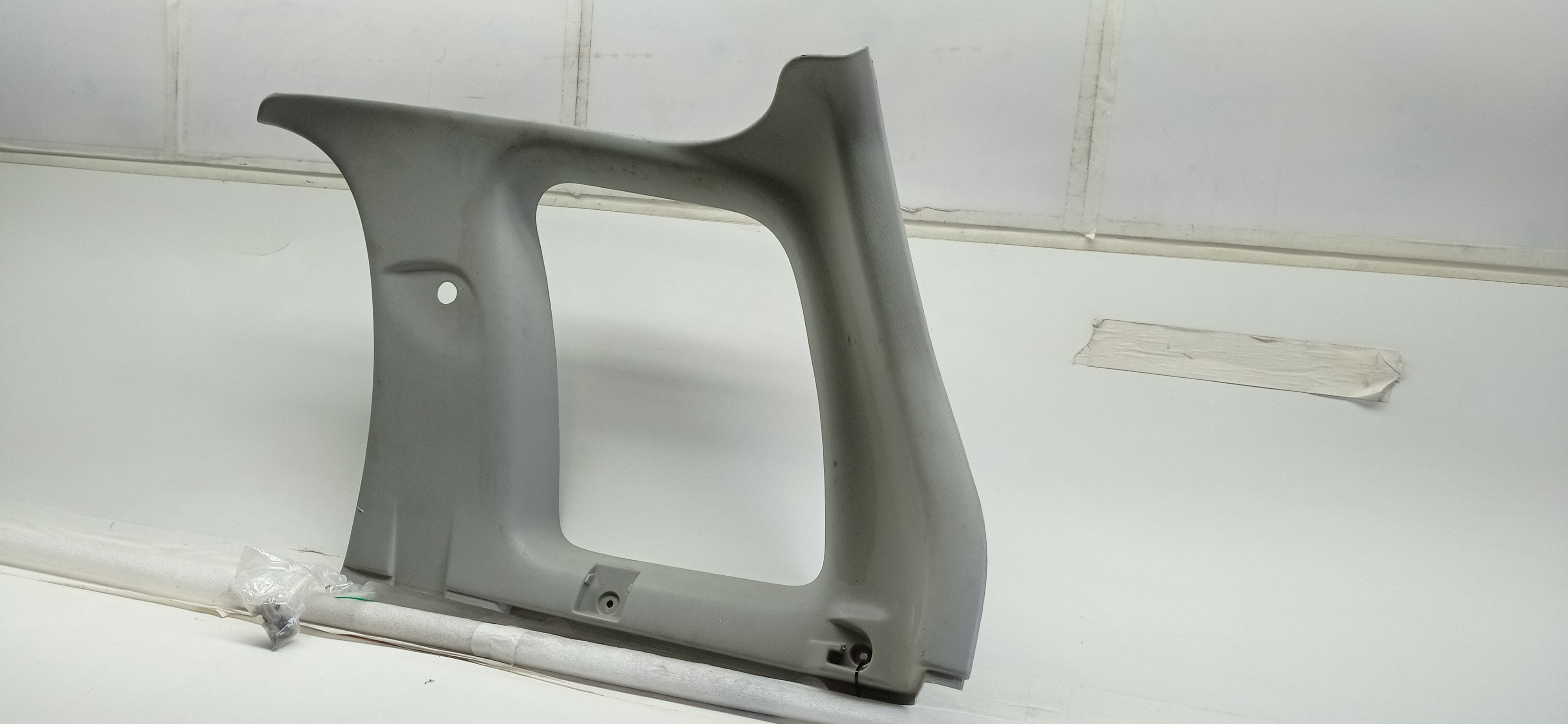 Moldura Vidro Porta Malas LD GM Tracker 2009 4