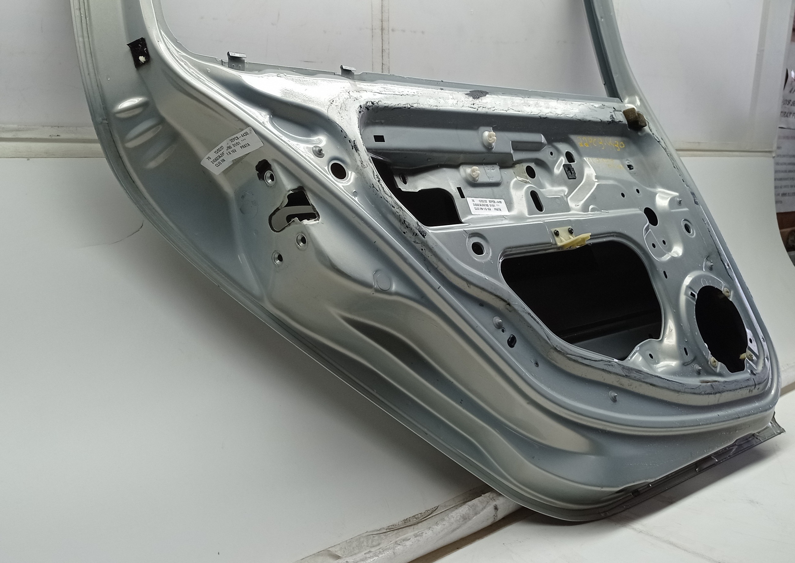 Porta Traseira Esquerda Renault Clio 2001 Para Recuperar Traseira Esquerdo Prateado 1