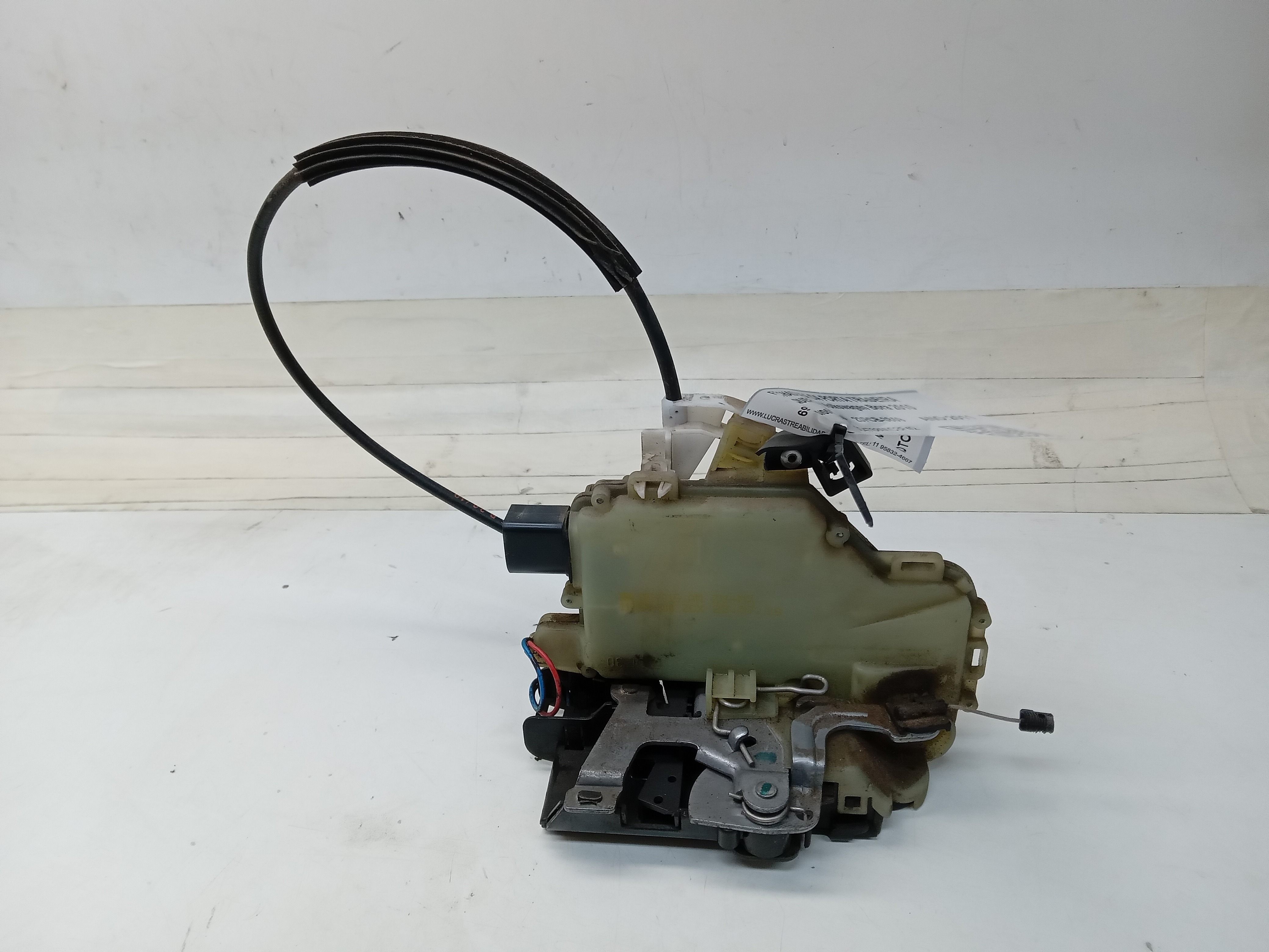 FECHADURA DA PORTA TRASEIRA ESQUERDA Volkswagen Bora 2010