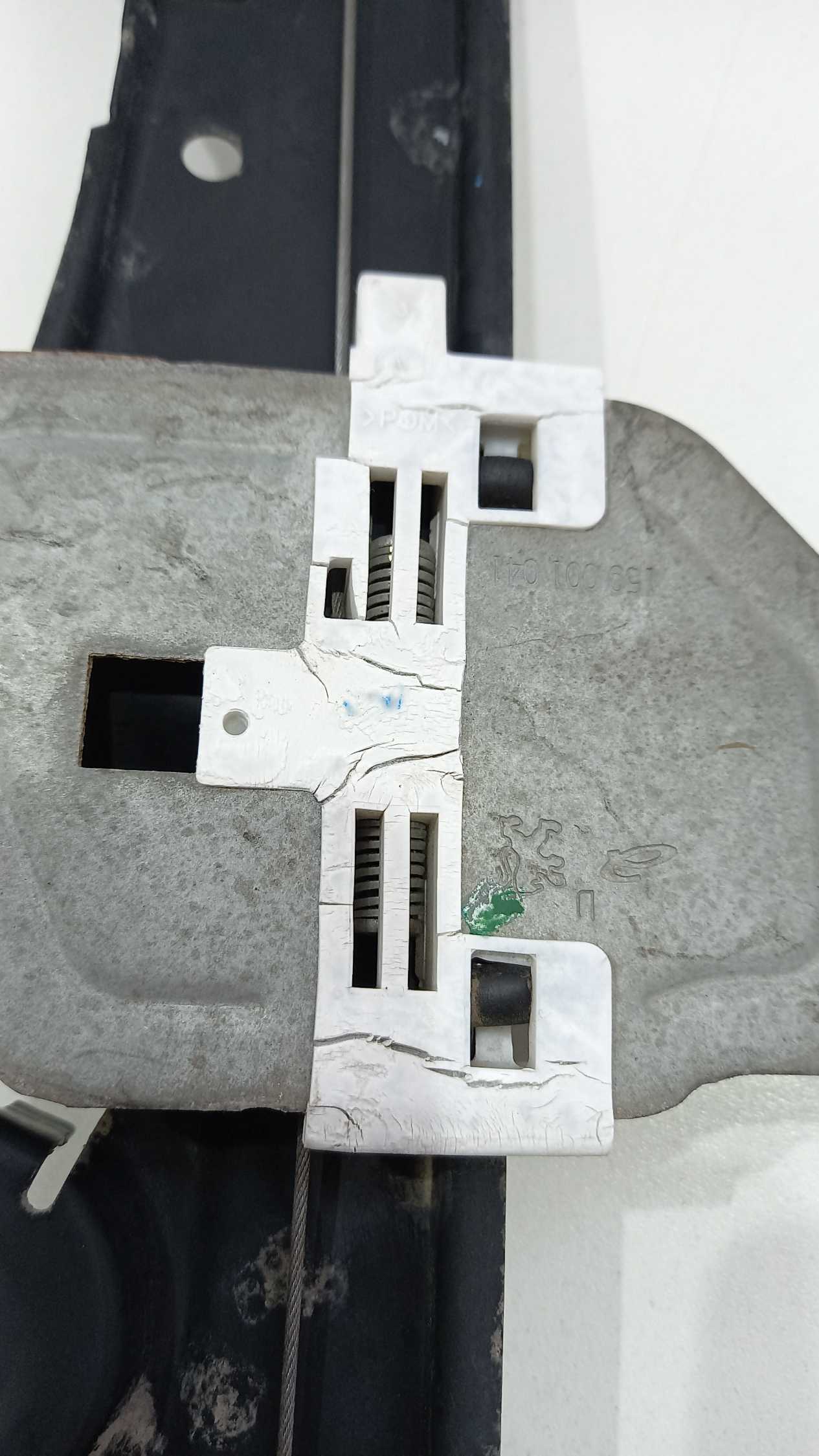 Maquina De Vidro Manual Traseira Direita Peugeot 208 2014 6