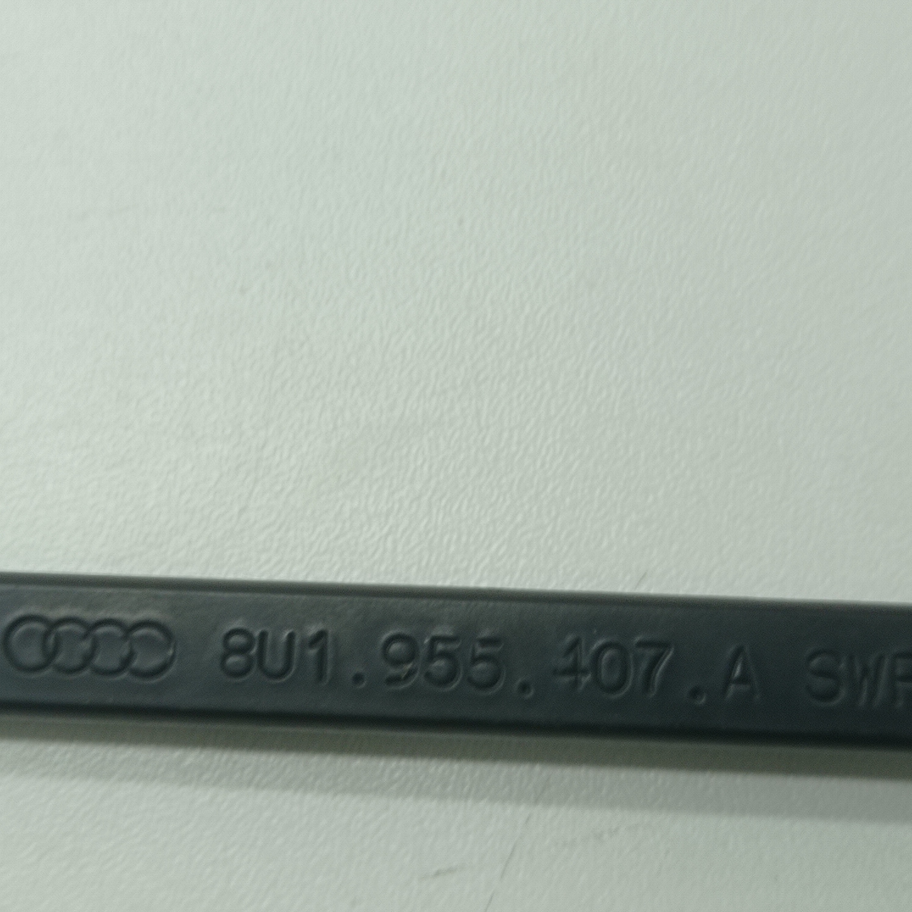Braço Esquerdo Limpador Audi Q3 Tfsi 1.4 2016 2017 8u1955407 Esquerdo