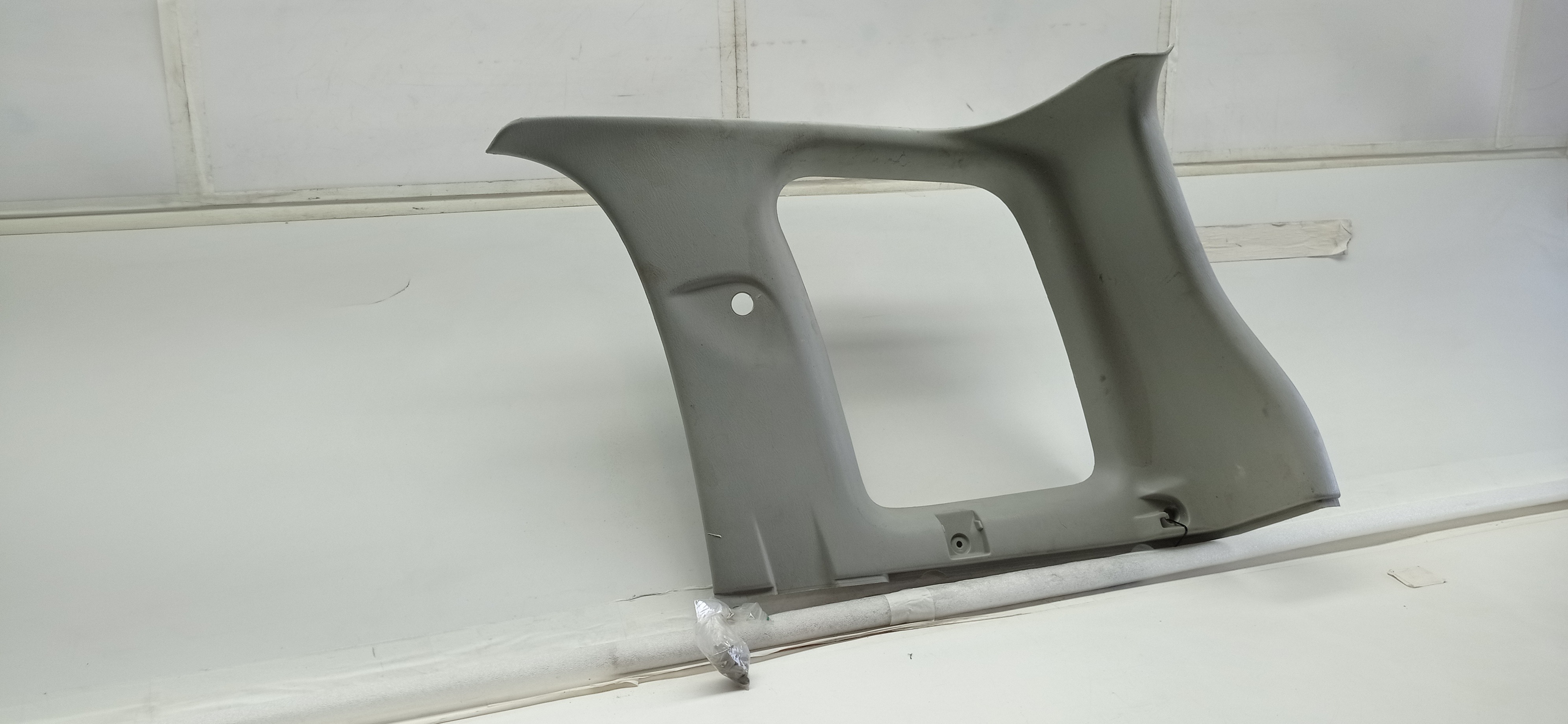 Moldura Vidro Porta Malas LD GM Tracker 2009