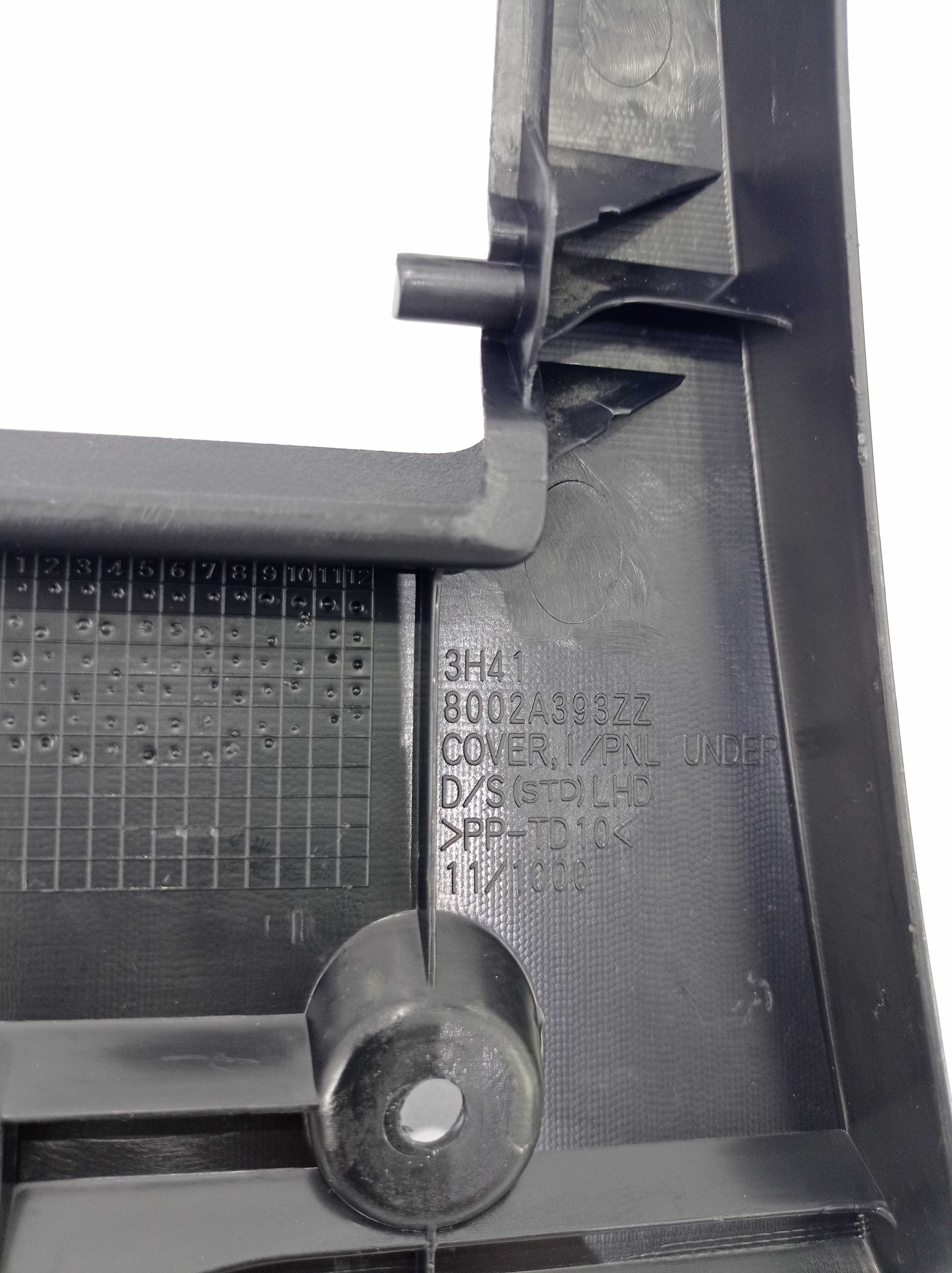 Acabamento Inferior Painel Mitsubishi Lancer E30087 7