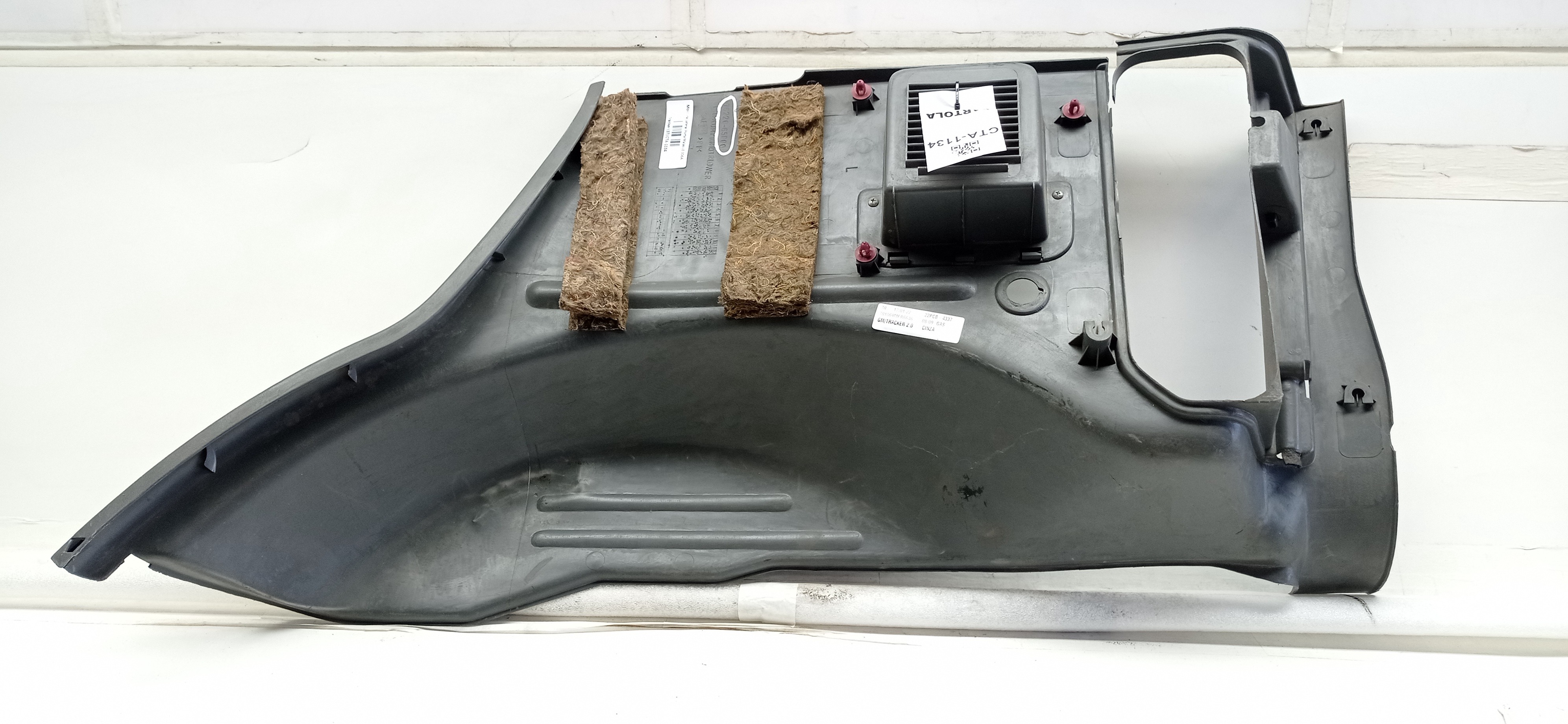 Moldura Lateral Porta Malas LE GM Tracker 2009 5