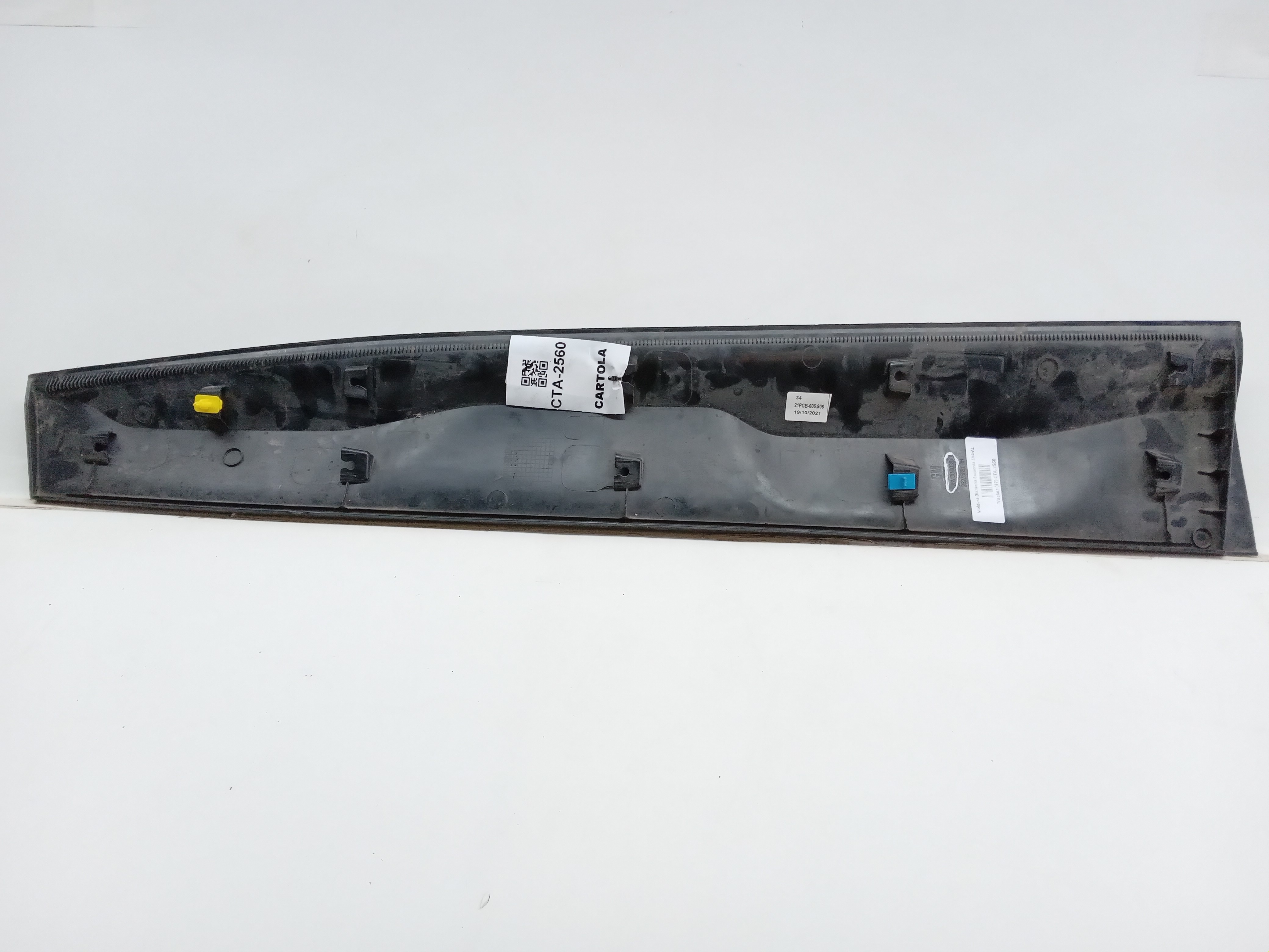 APLIQUE PORTA MOLDURA DIANTEIRA LE GM TRACKER 2021 5
