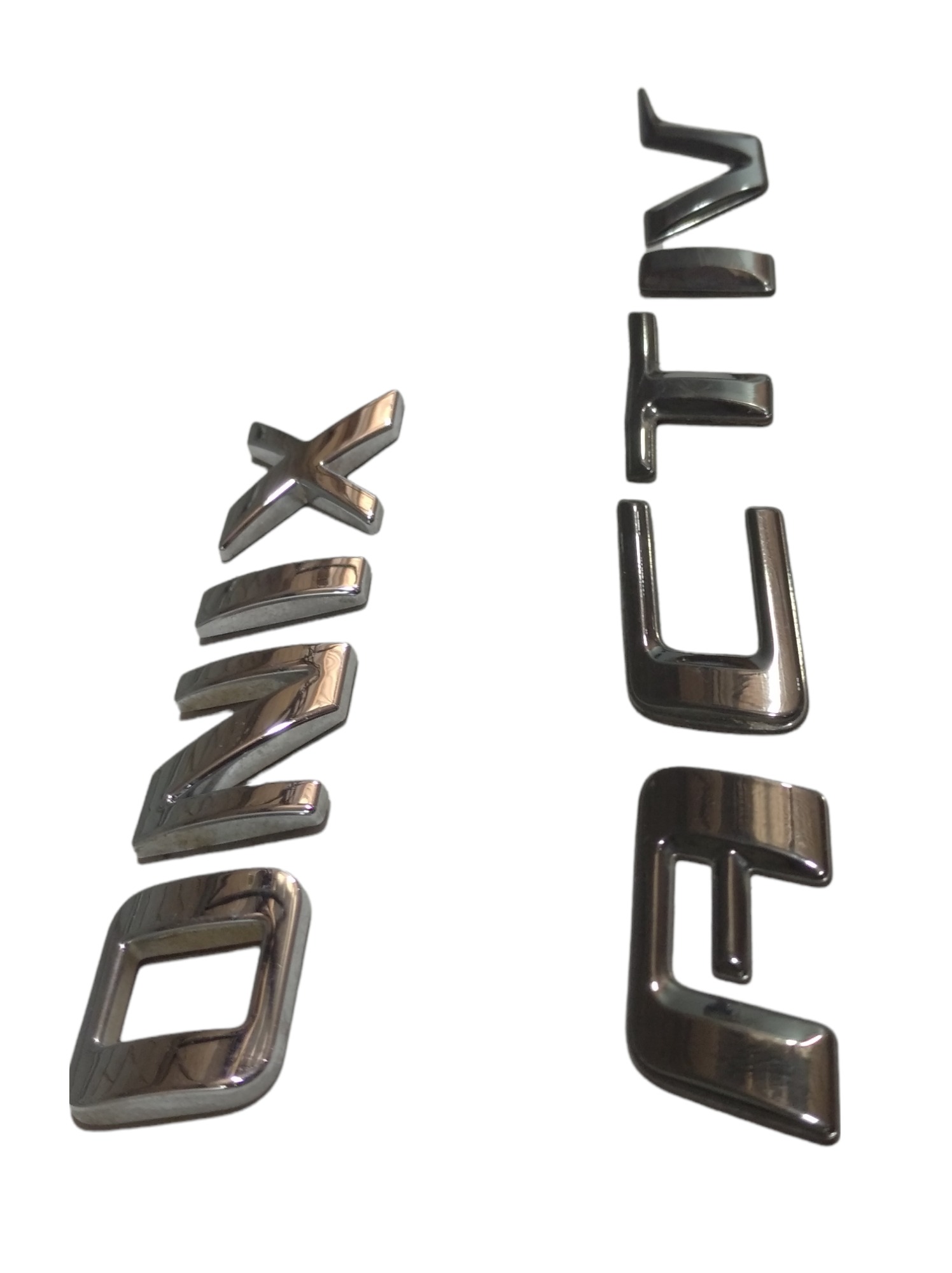 Emblema Original Tampa Traseira Gm Onix Activ Prata 10