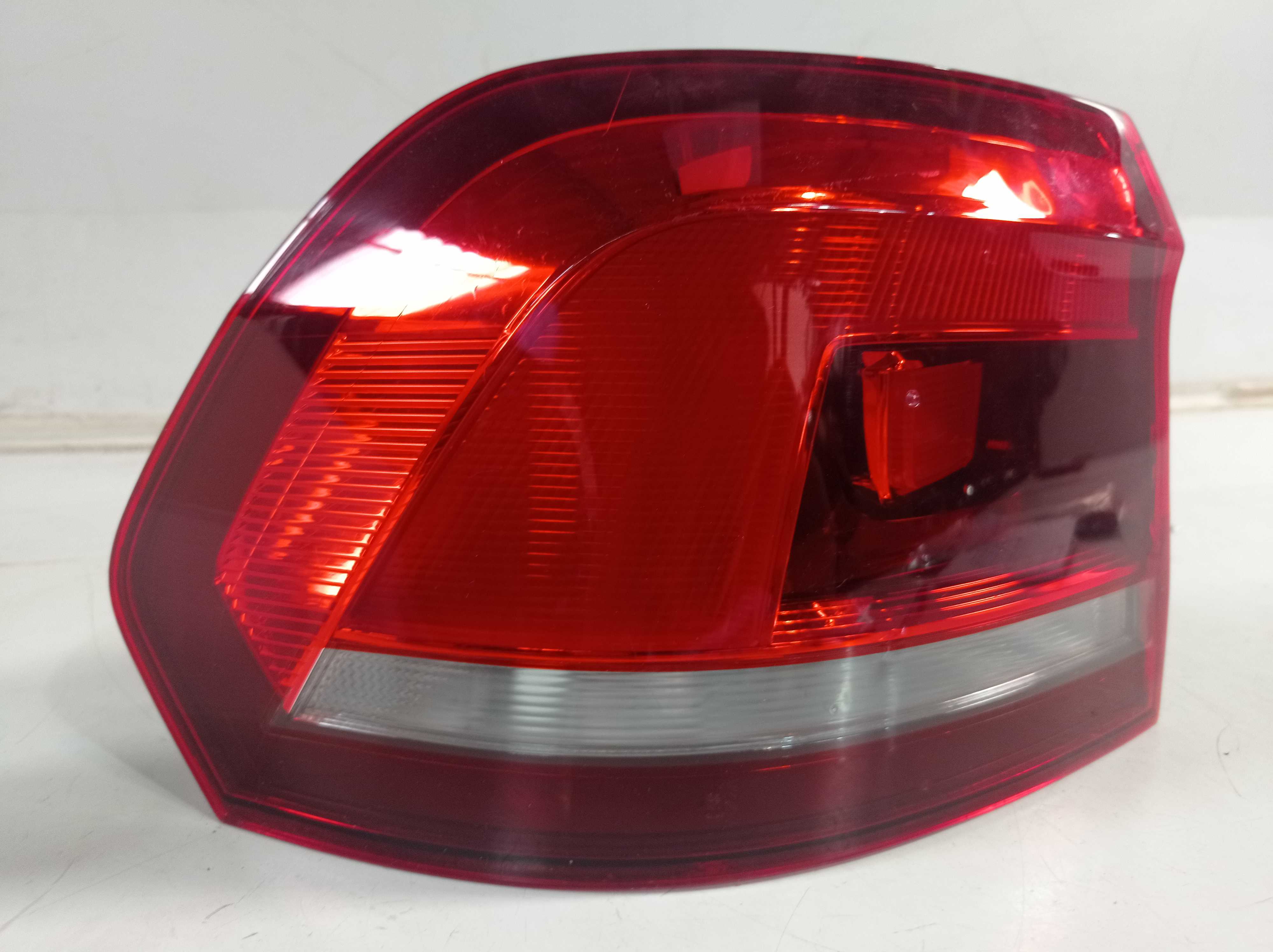 Lanterna traseira esquerda Vw Fox 2016 recuperada 2