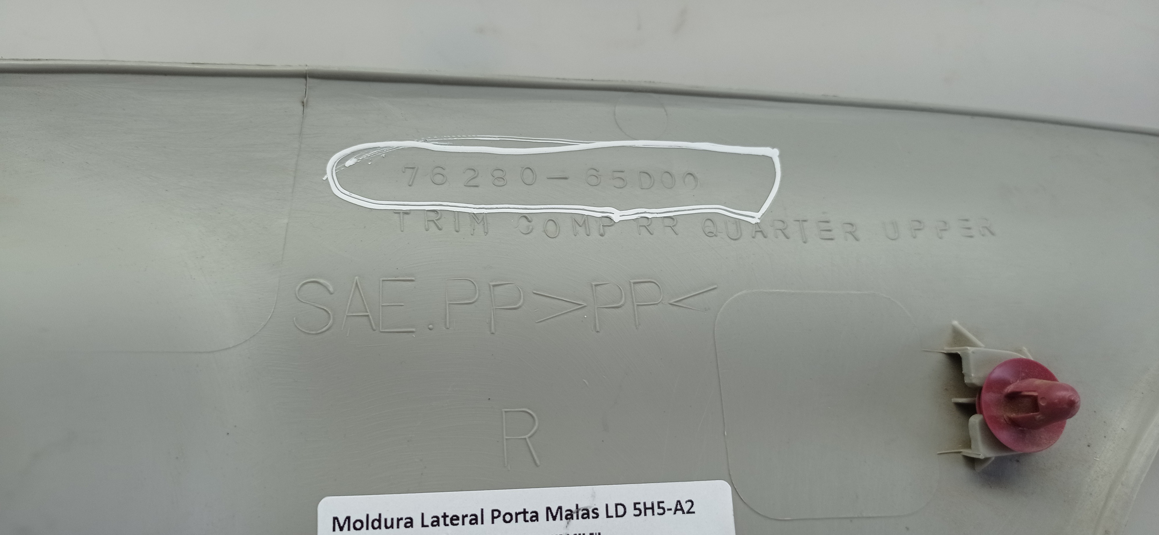 Moldura Vidro Porta Malas LD GM Tracker 2009 5