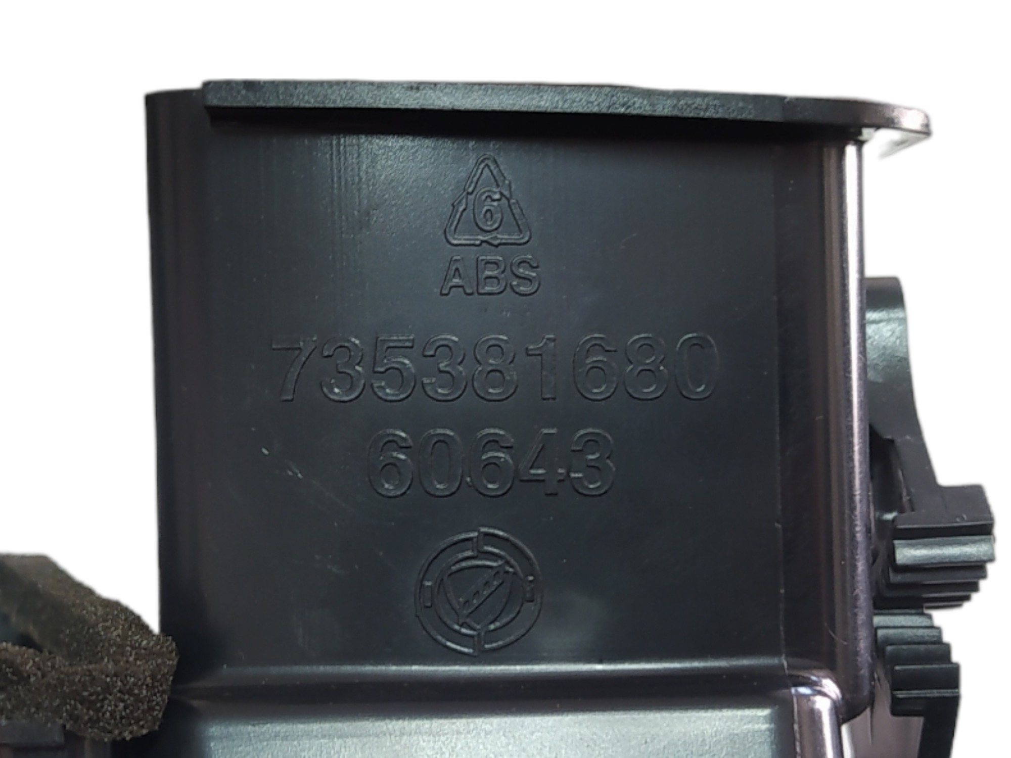 Difusor Lateral Esquerdo Fiat Idea Elx 1.4 2007 735381680 9