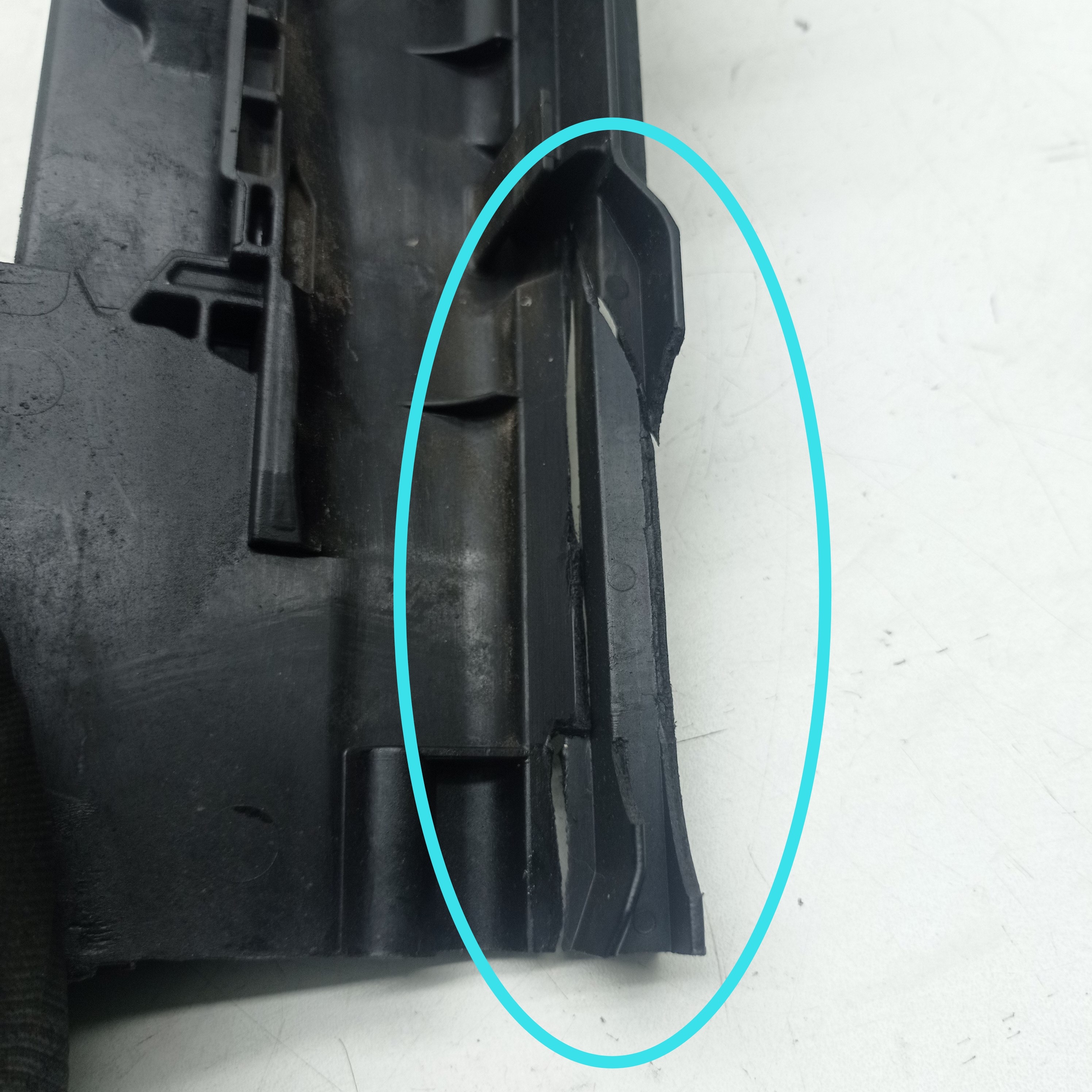 Suporte Esquerdo Radiador Bmw 118i 2.0 Asp 2009 2010