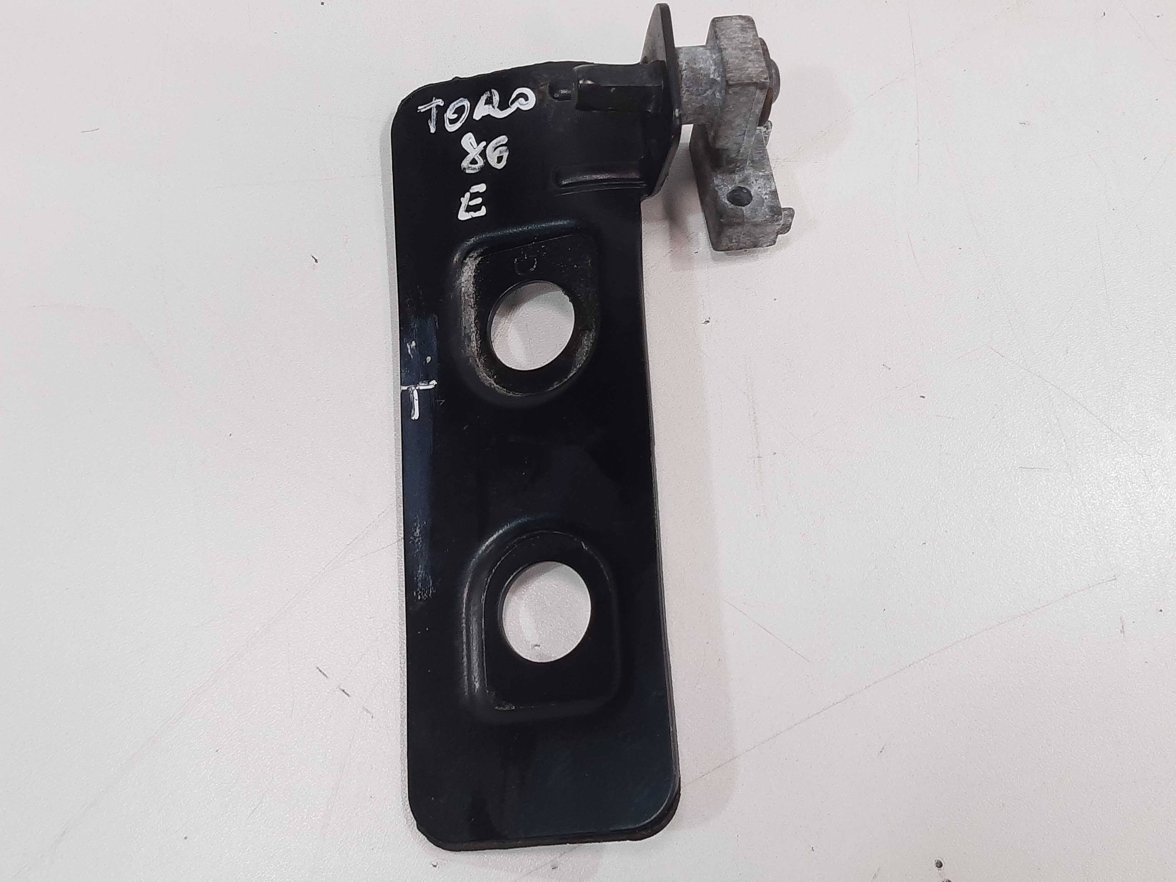 Suporte Gancho Esquerdo Caçamba Fiat Toro 2016 2017 A 2020