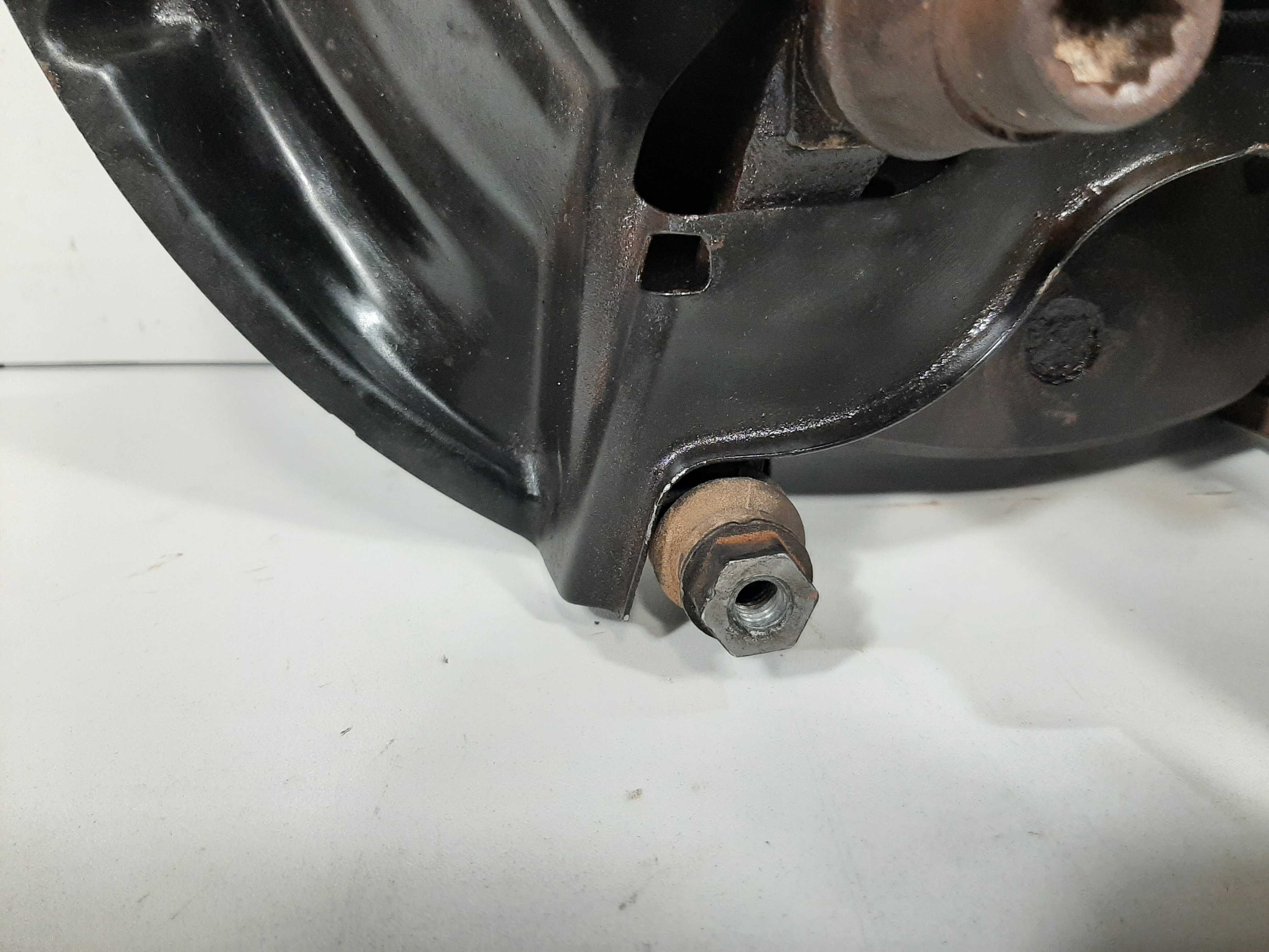 Montante Cubo Traseiro Direito Jetta 2.5 2007 2008 A 2012 7