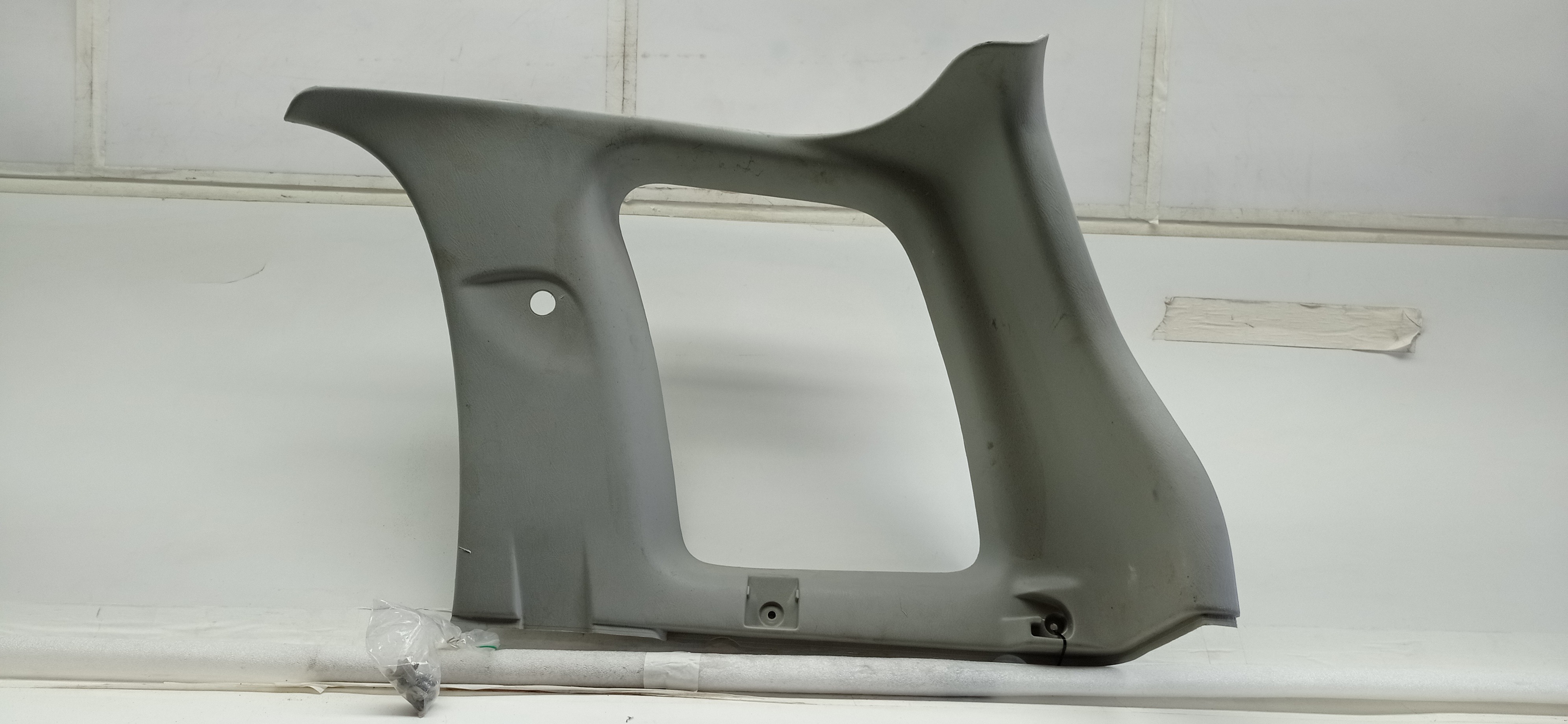 Moldura Vidro Porta Malas LD GM Tracker 2009 3