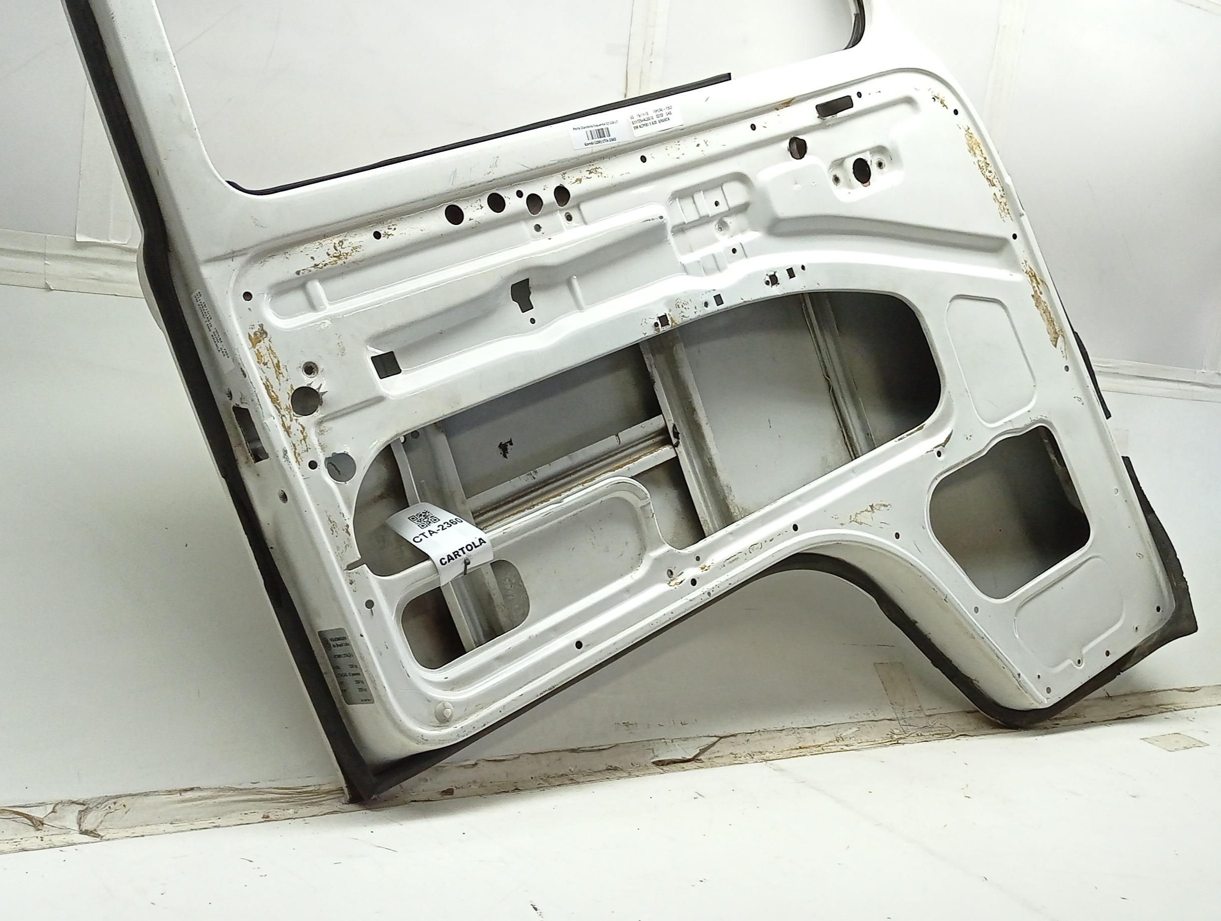 Porta Dianteira Esquerda Volkswagen Kombi 2002 P/recuperar  Dianteira Esquerda Branco 6