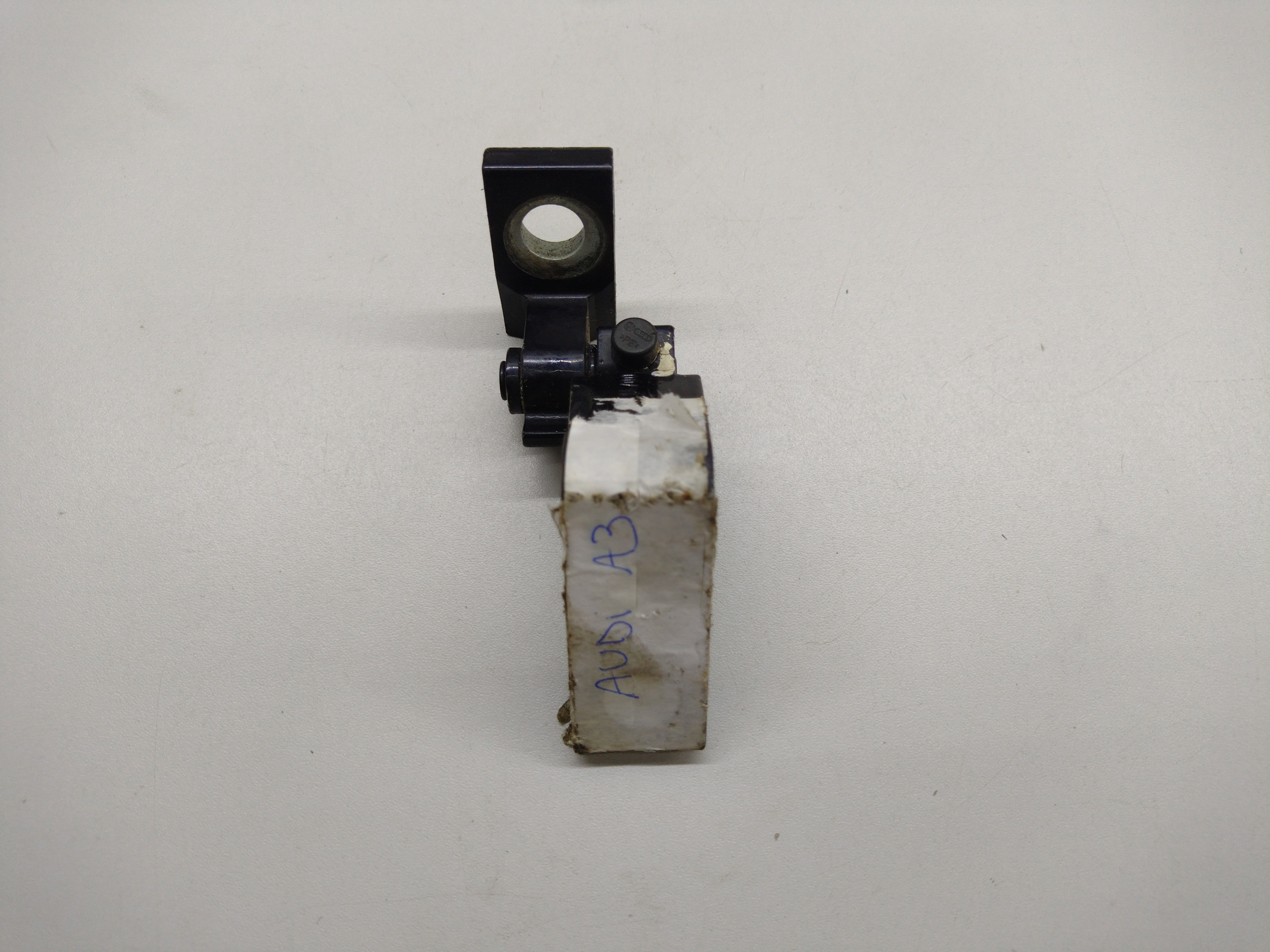 Dobradiça Porta Dianteira Direita Inferior Audi A3 99/06 10