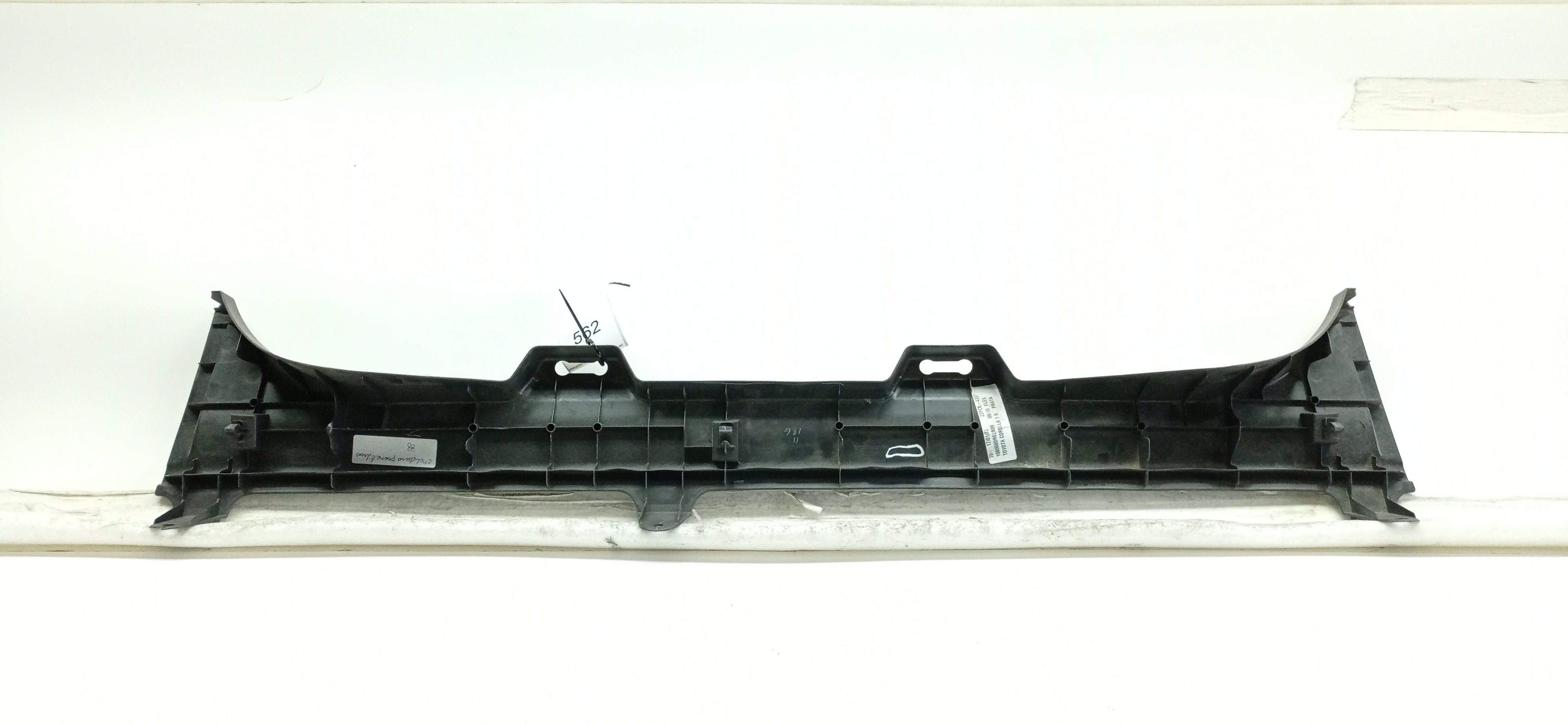 MOLDURA PAINEL TRASEIRO PORTA MALAS TOYOTA COROLLA 2010 3