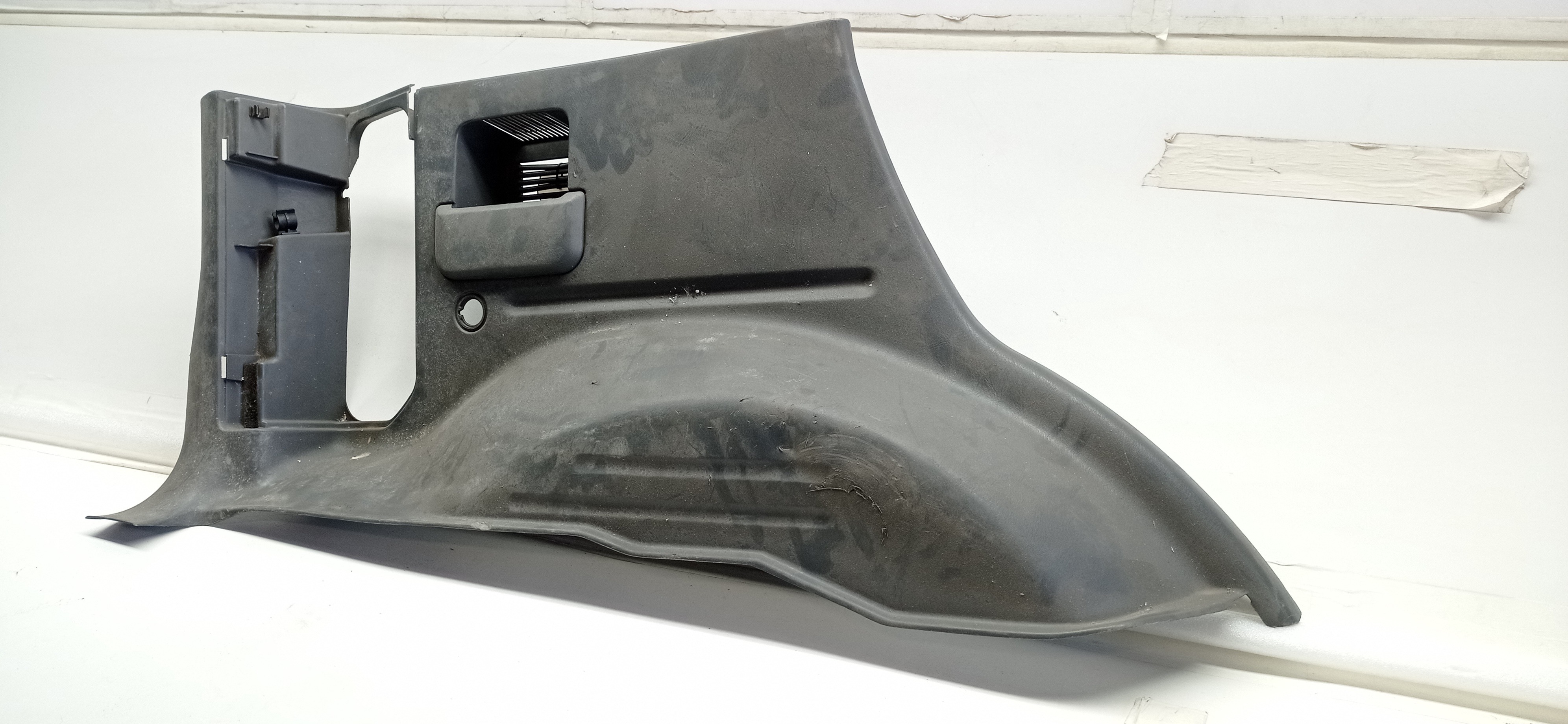Moldura Lateral Porta Malas LE GM Tracker 2009 4