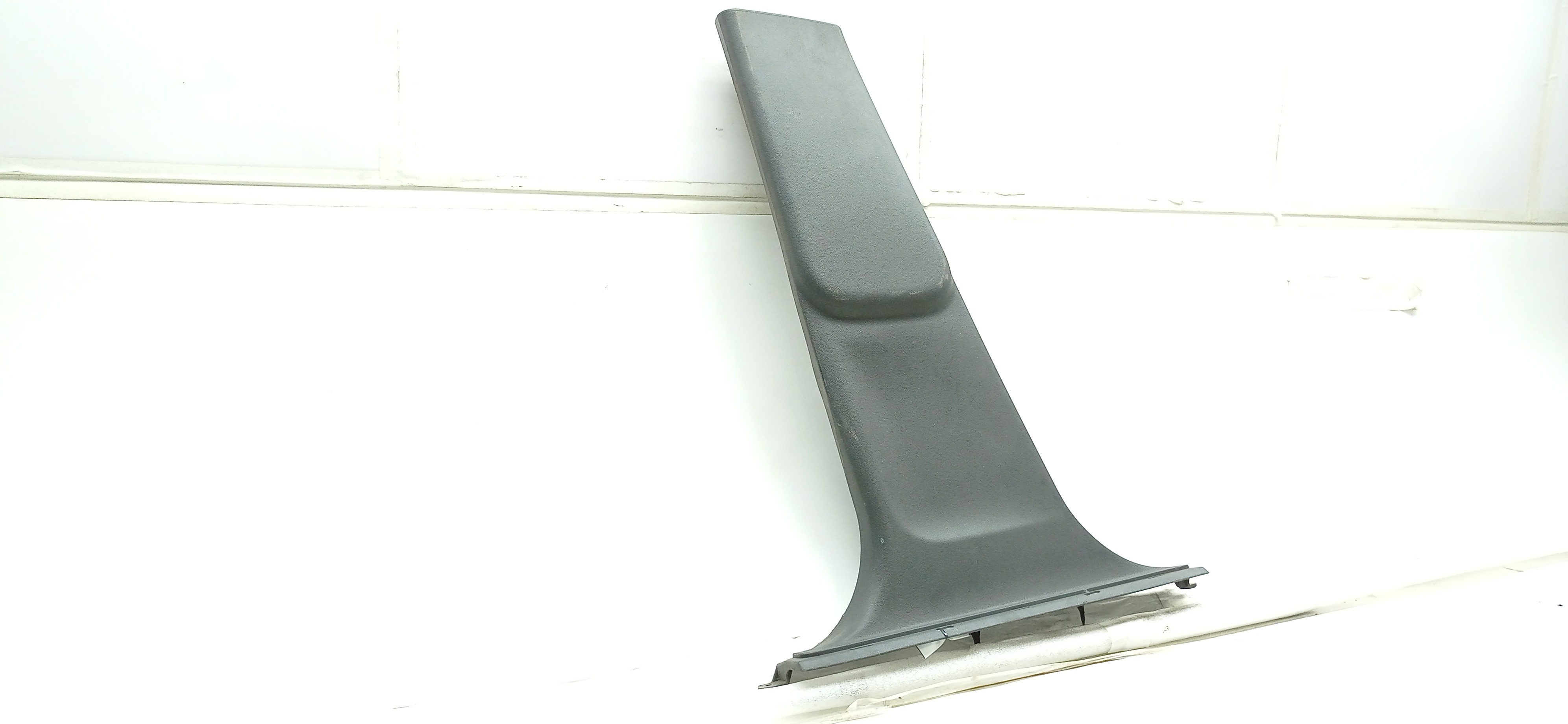 MOLDURA INFERIOR COLUNA LE FIAT PUNTO 2013 3