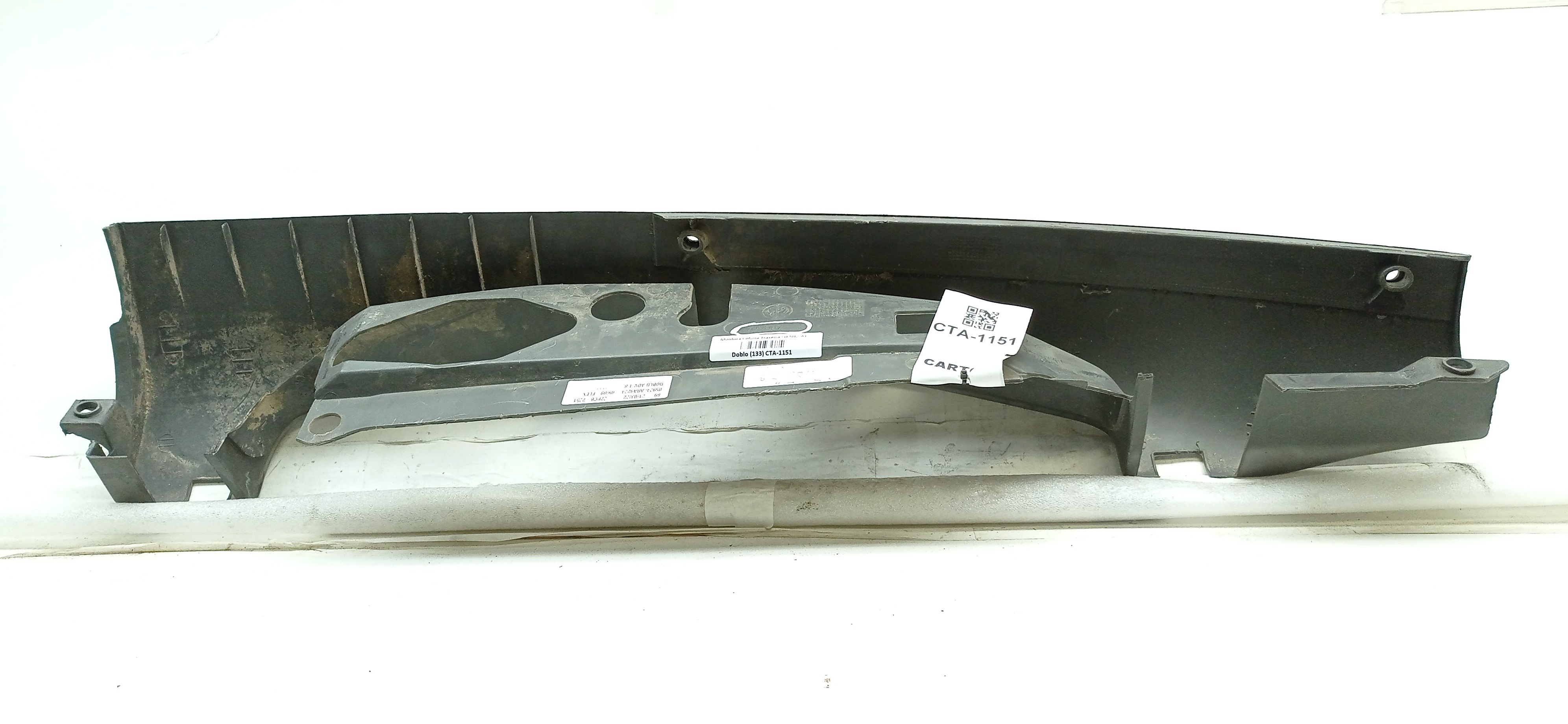 Moldura Lanterna Traseira LD Fiat Doblo 2009 1