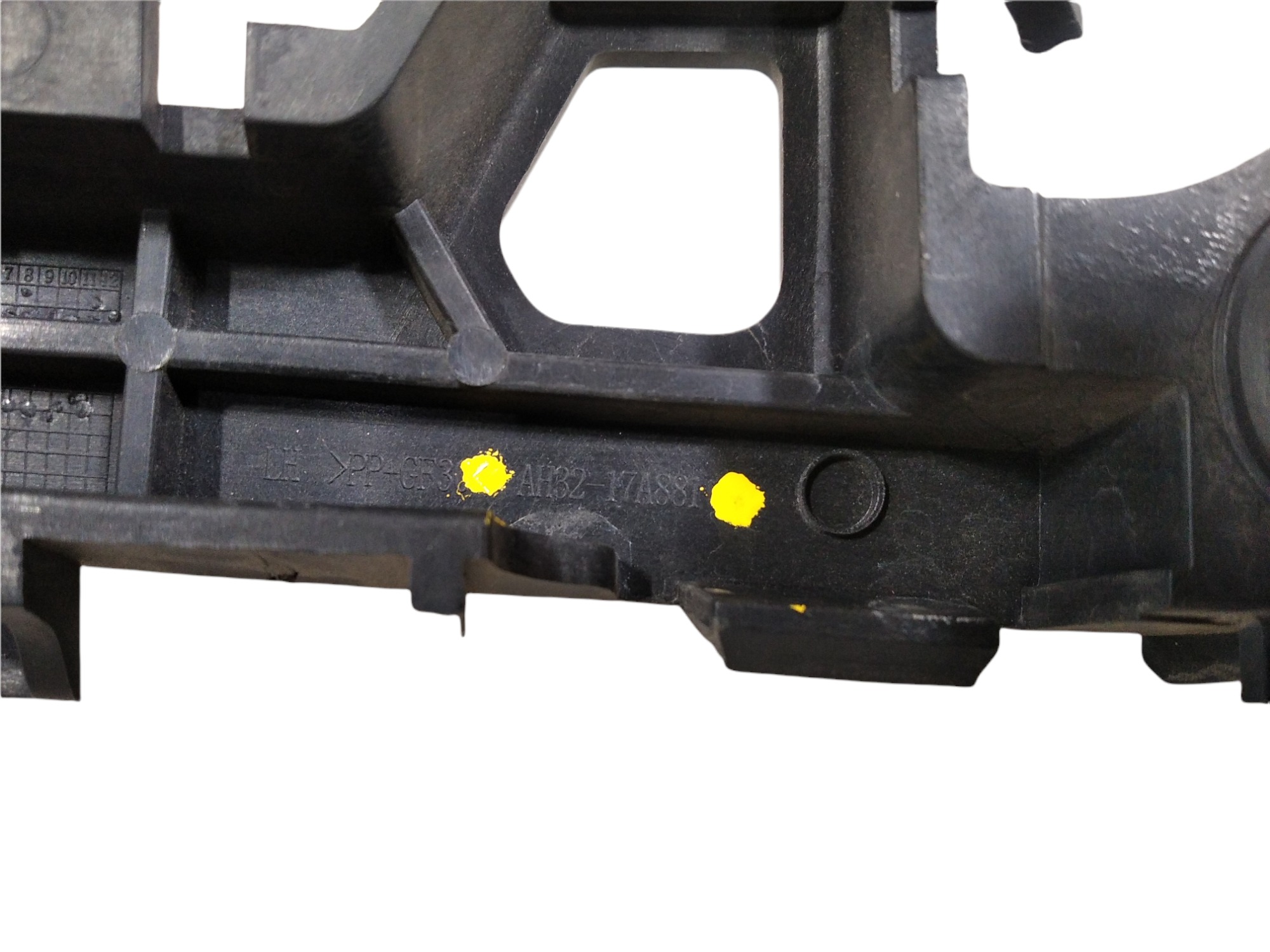 Guia Parachoque Traseiro Direito Range Rover Sport V289 9