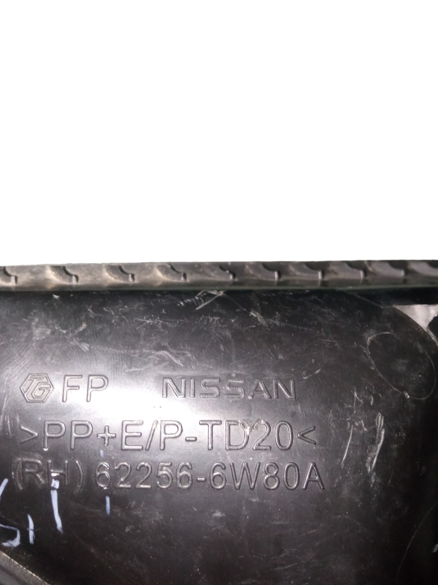 Moldura Farol Milha Direito Nissan Versa 2015 2018 Original  – Direito 1