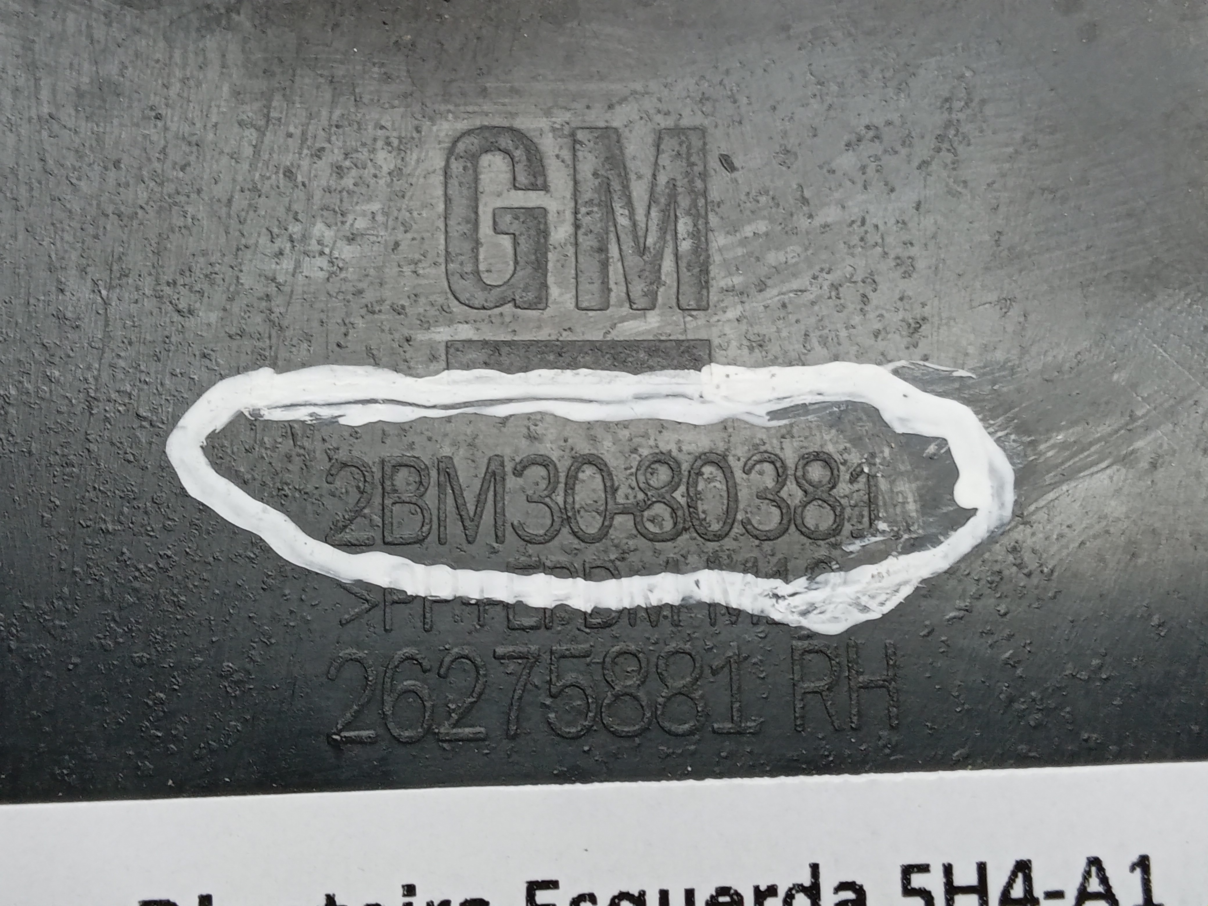 APLIQUE PORTA MOLDURA DIANTEIRA LE GM TRACKER 2021 4