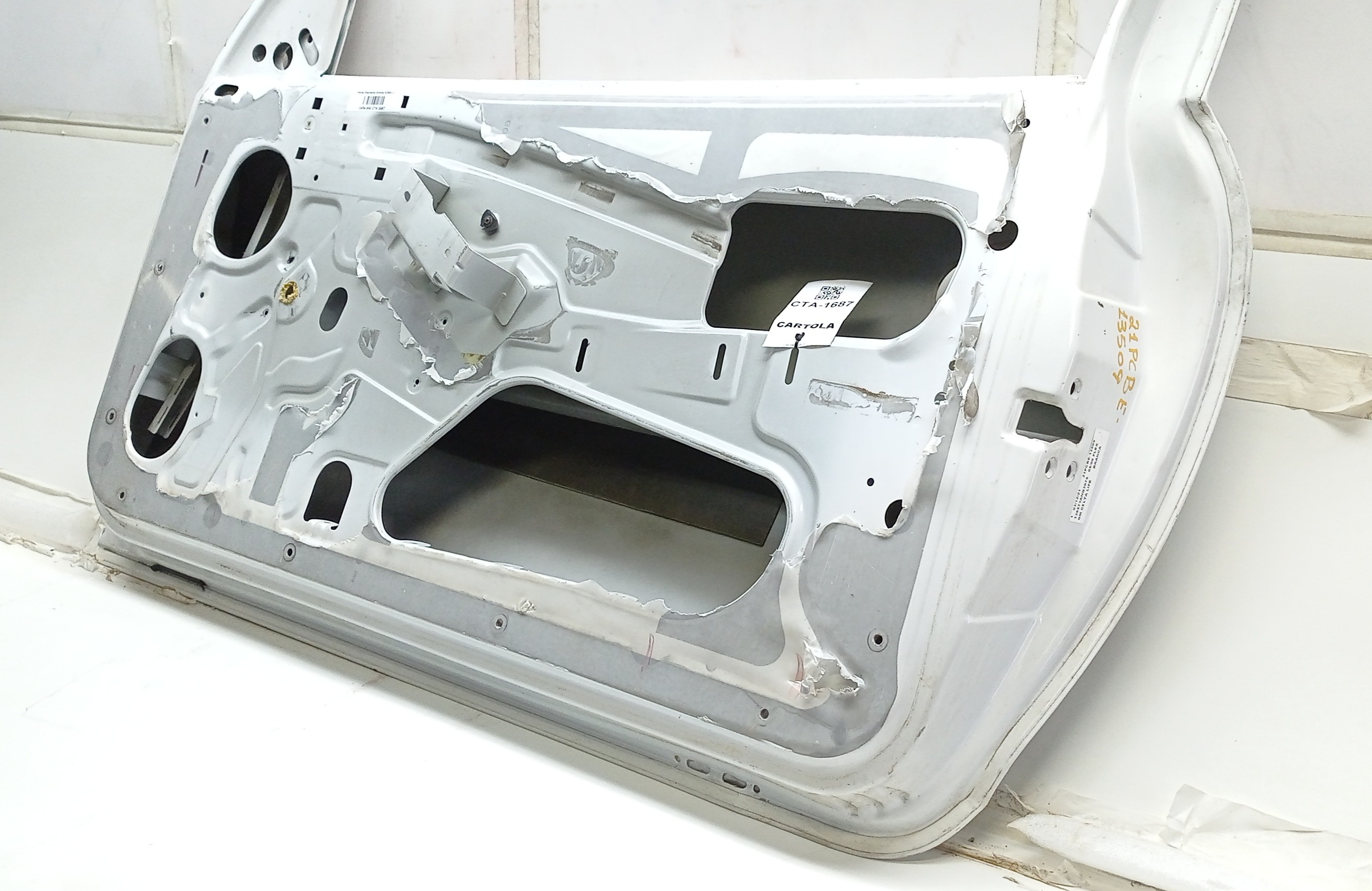 Porta Lado Direito Chevrolet Celta 2005 2006 Para Recuperar Dianteira Direito Branco 3