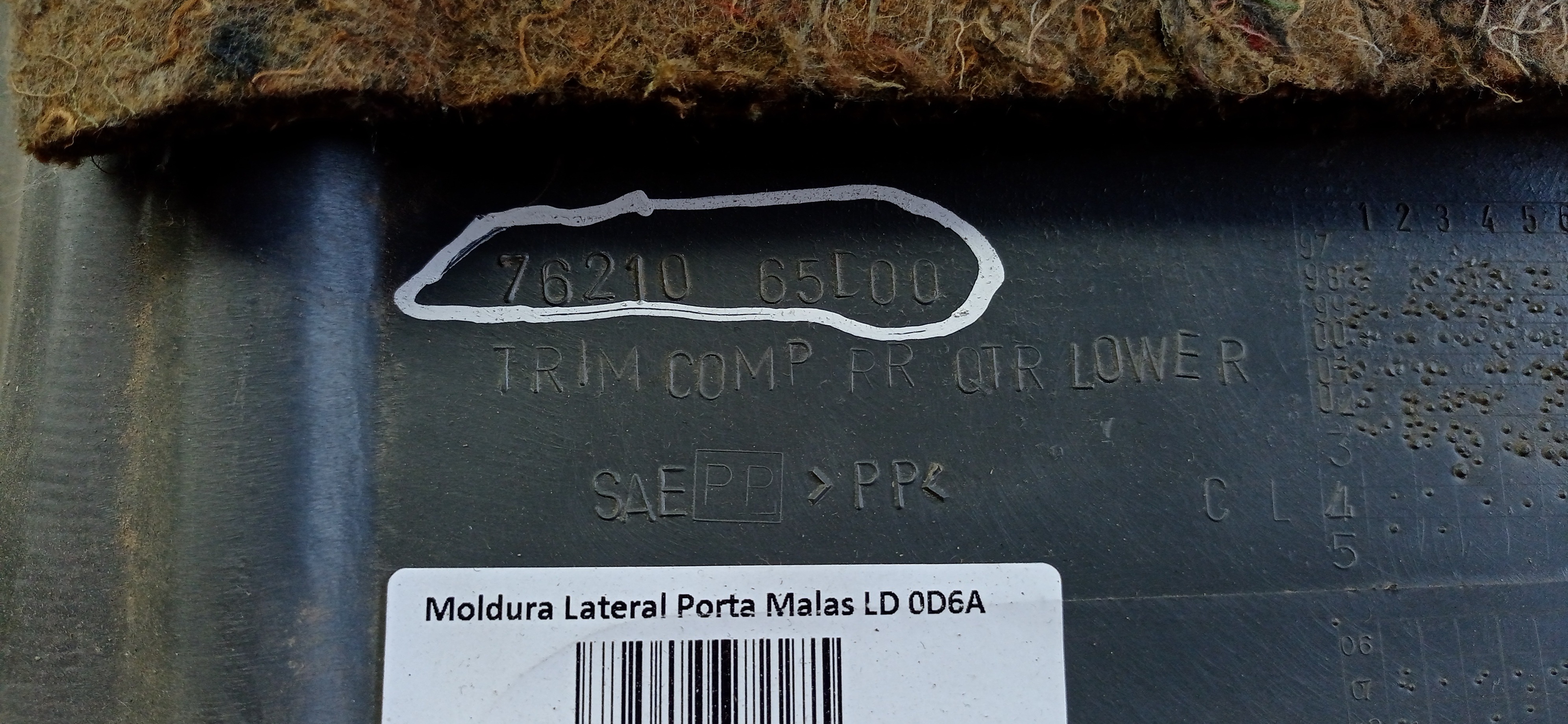 Moldura Lateral Porta Malas LD GM Tracker 2009 3