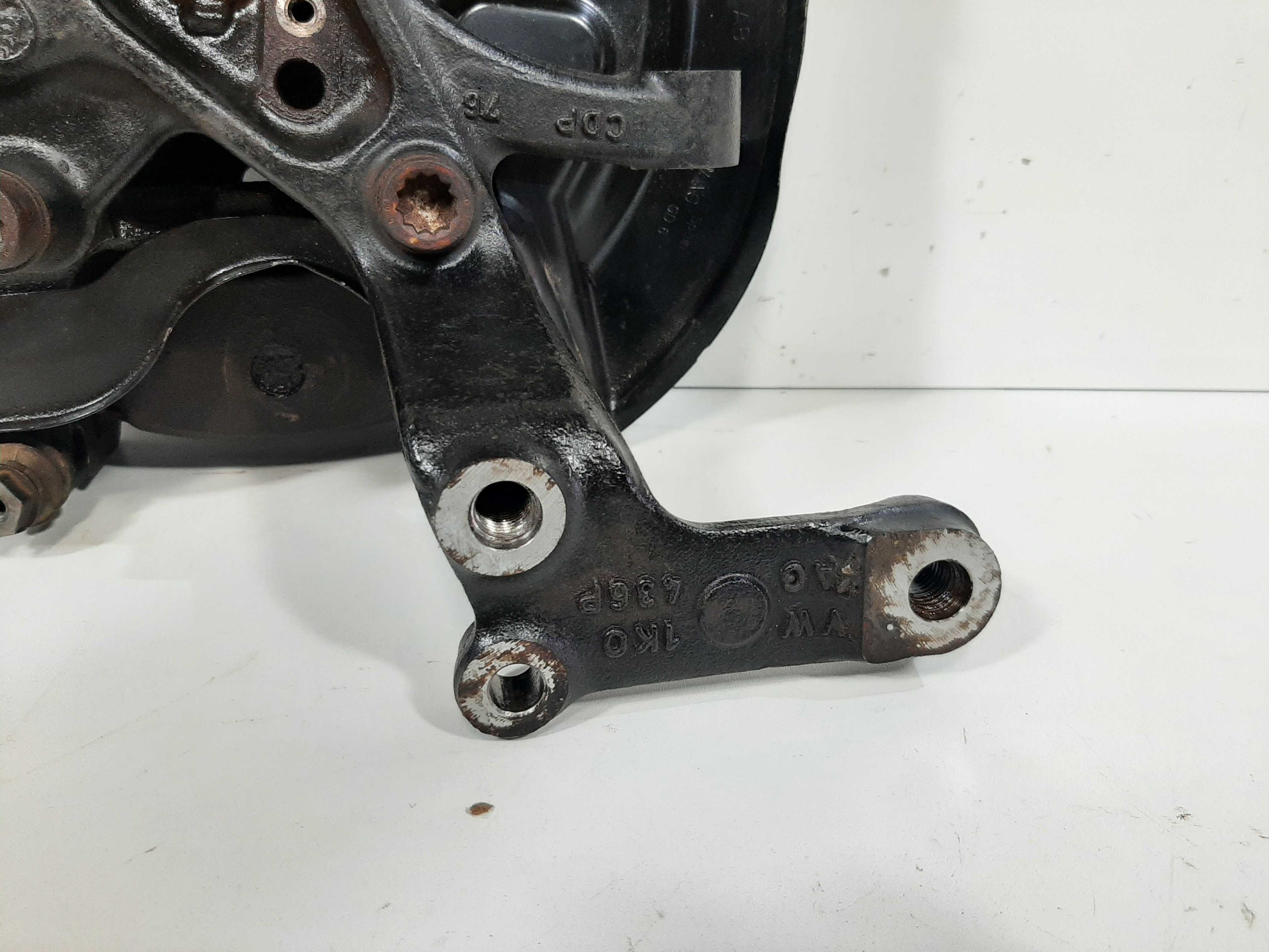 Montante Cubo Traseiro Direito Jetta 2.5 2007 2008 A 2012 5