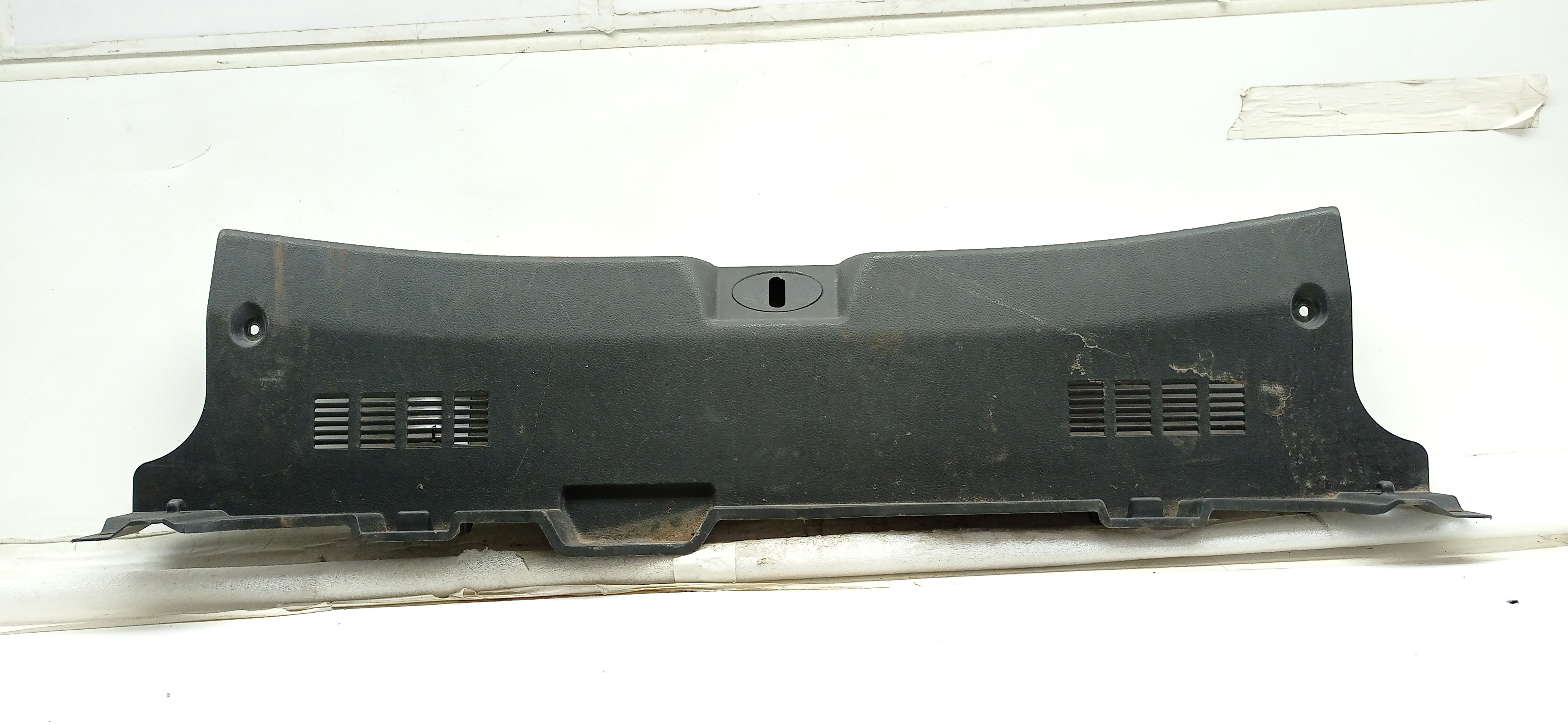 ACABAMENTO INFERIOR PORTA MALAS HYUNDAI AZERA 2013 1