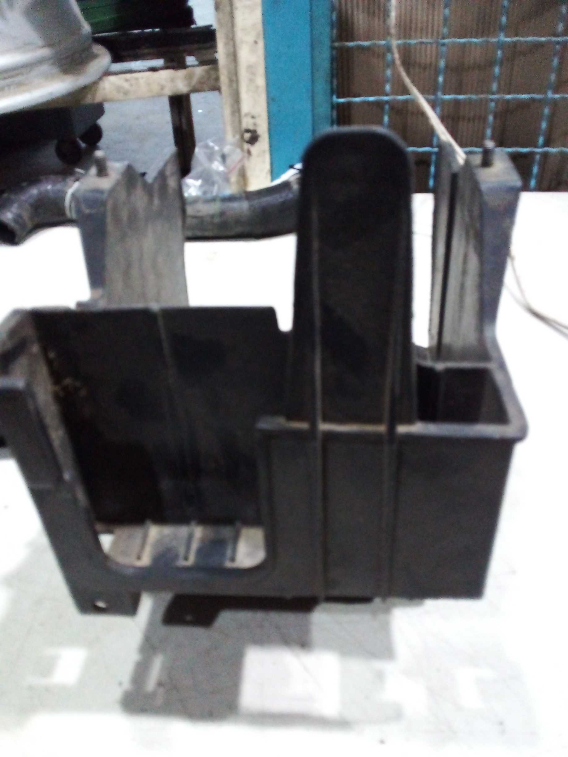 SUPORTE BASE BATERIA KA 2008 7s5510723ac