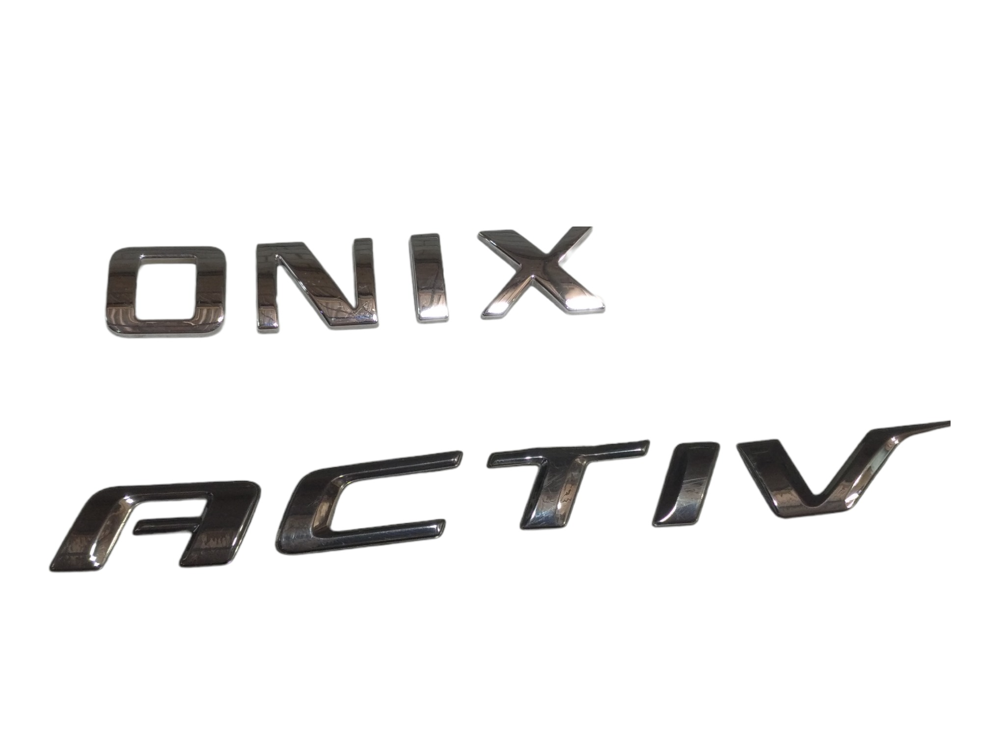 Emblema Original Tampa Traseira Gm Onix Activ Prata 6