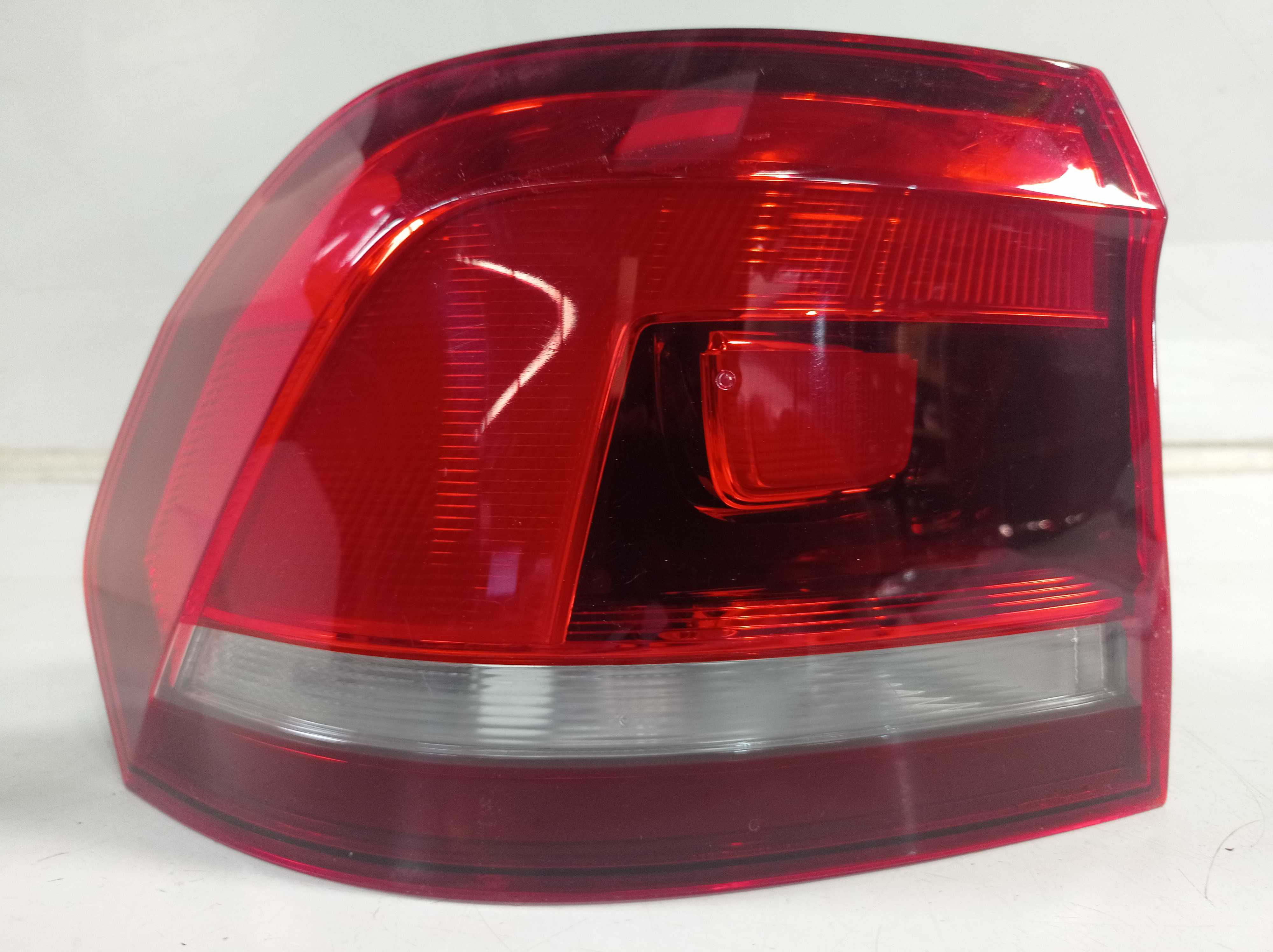 Lanterna traseira esquerda Vw Fox 2016 recuperada