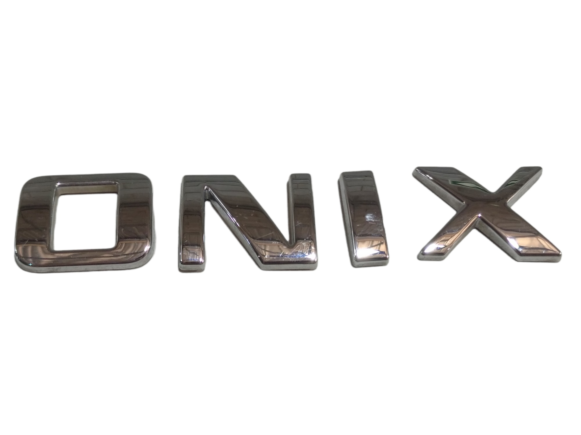 Emblema Original Tampa Traseira Gm Onix Activ Prata 9