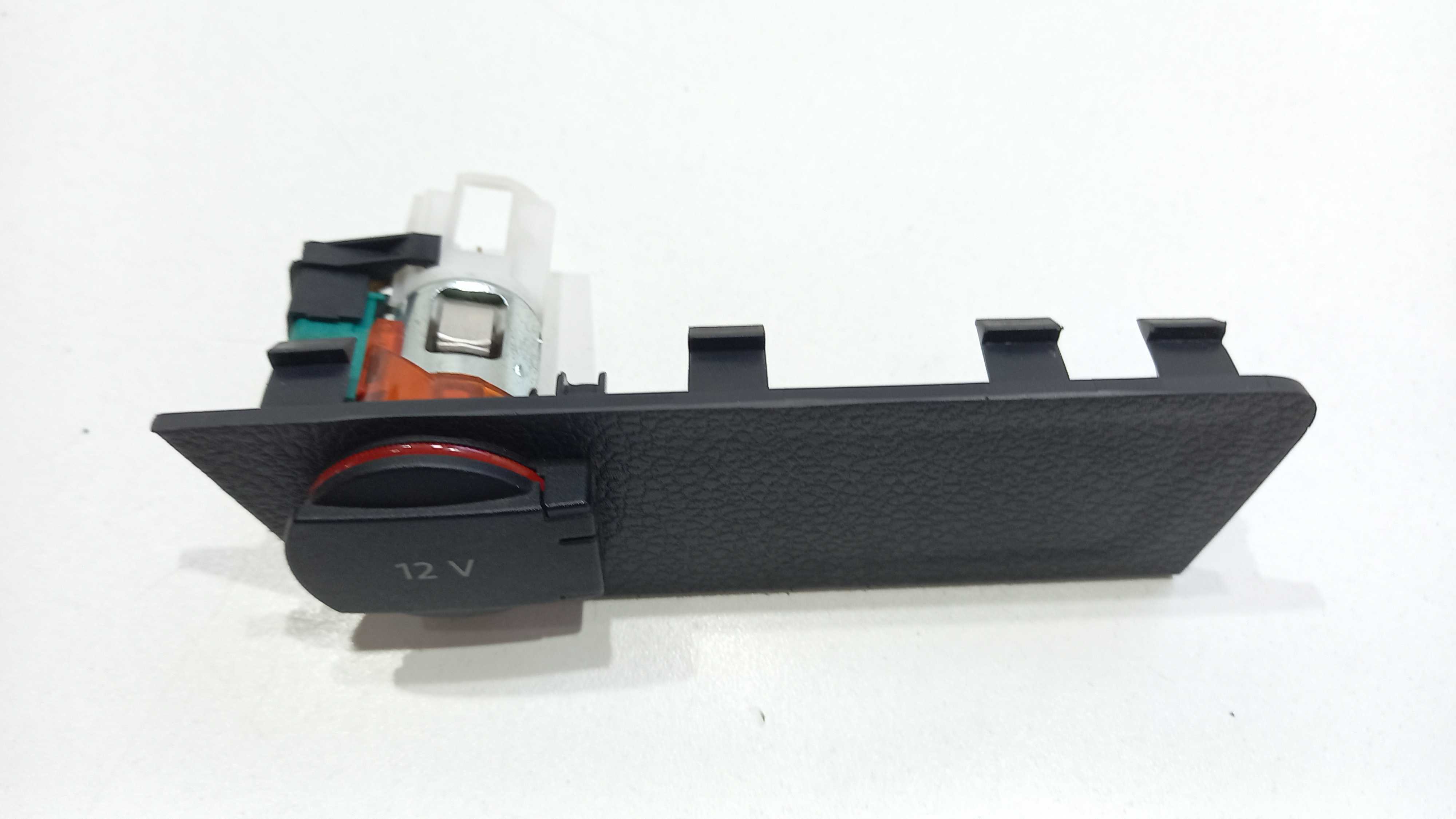 Moldura Com Tomada 12v Vw Voyage 1.6 2019 4