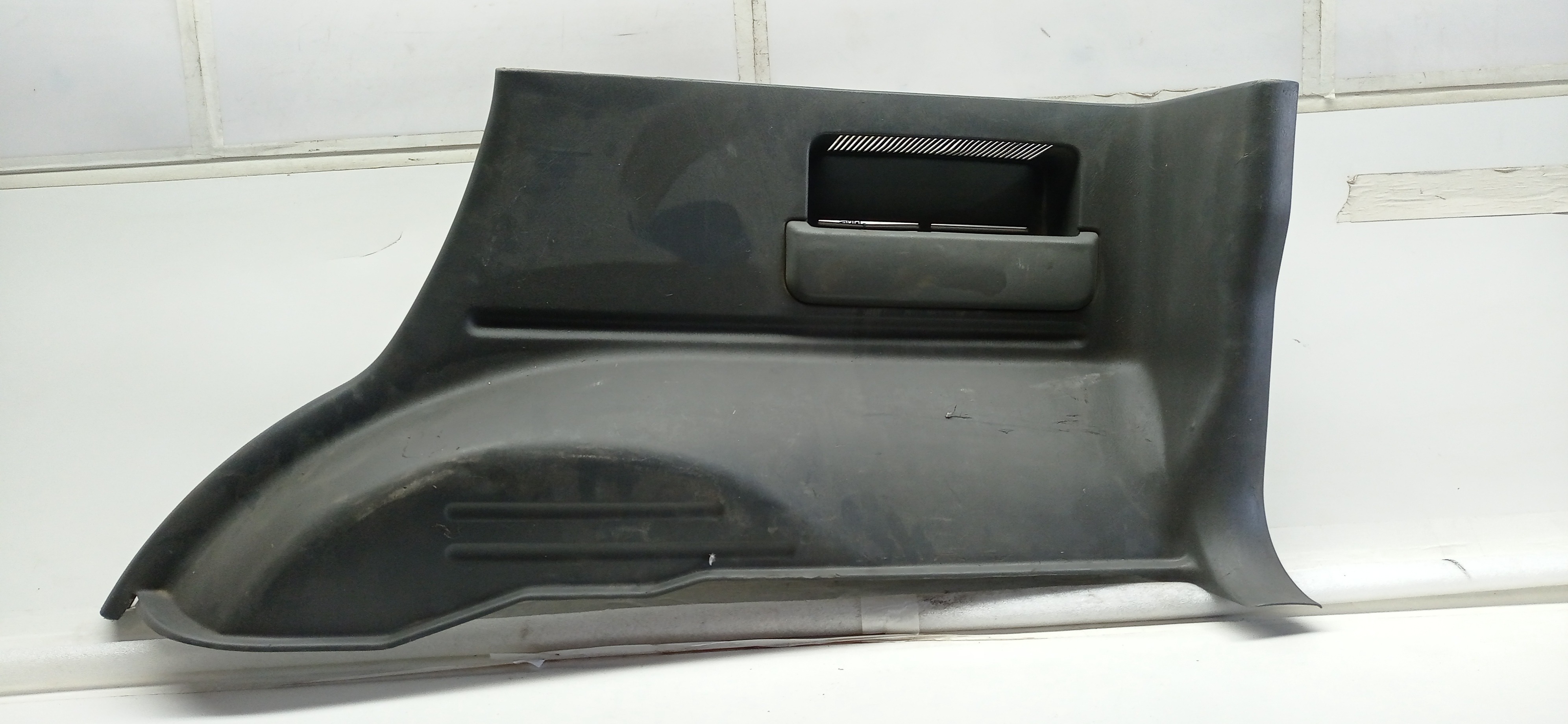Moldura Lateral Porta Malas LD GM Tracker 2009 5