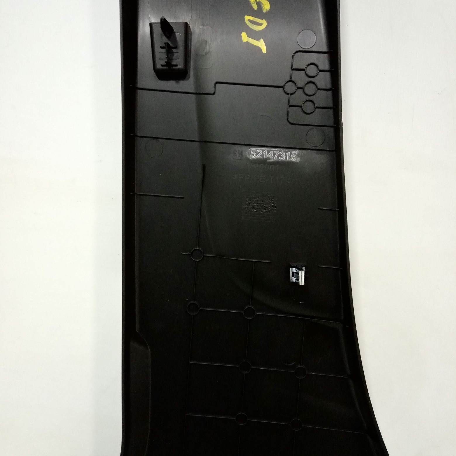 Acabamento Coluna Inferior Direito Chevrolet Onix 2018