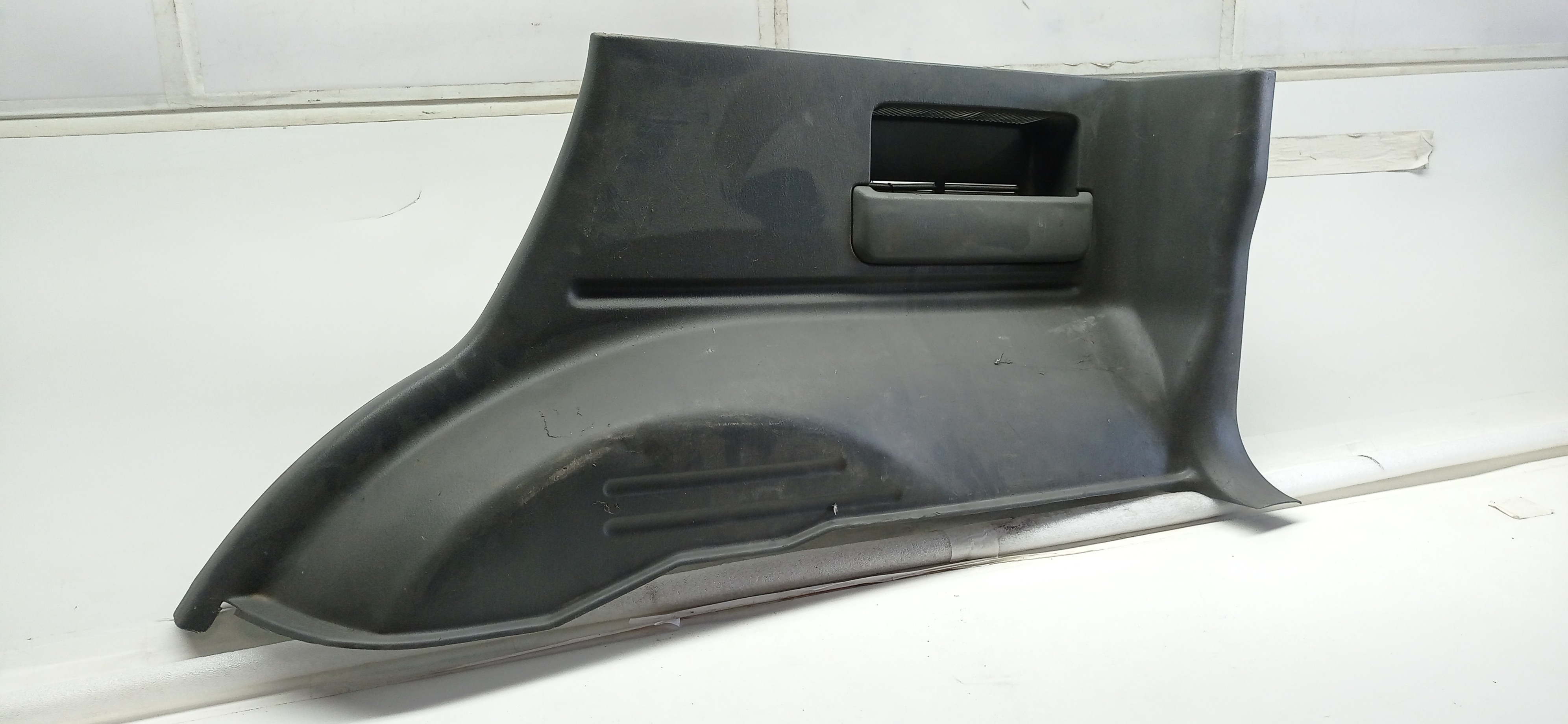 Moldura Lateral Porta Malas LD GM Tracker 2009 4