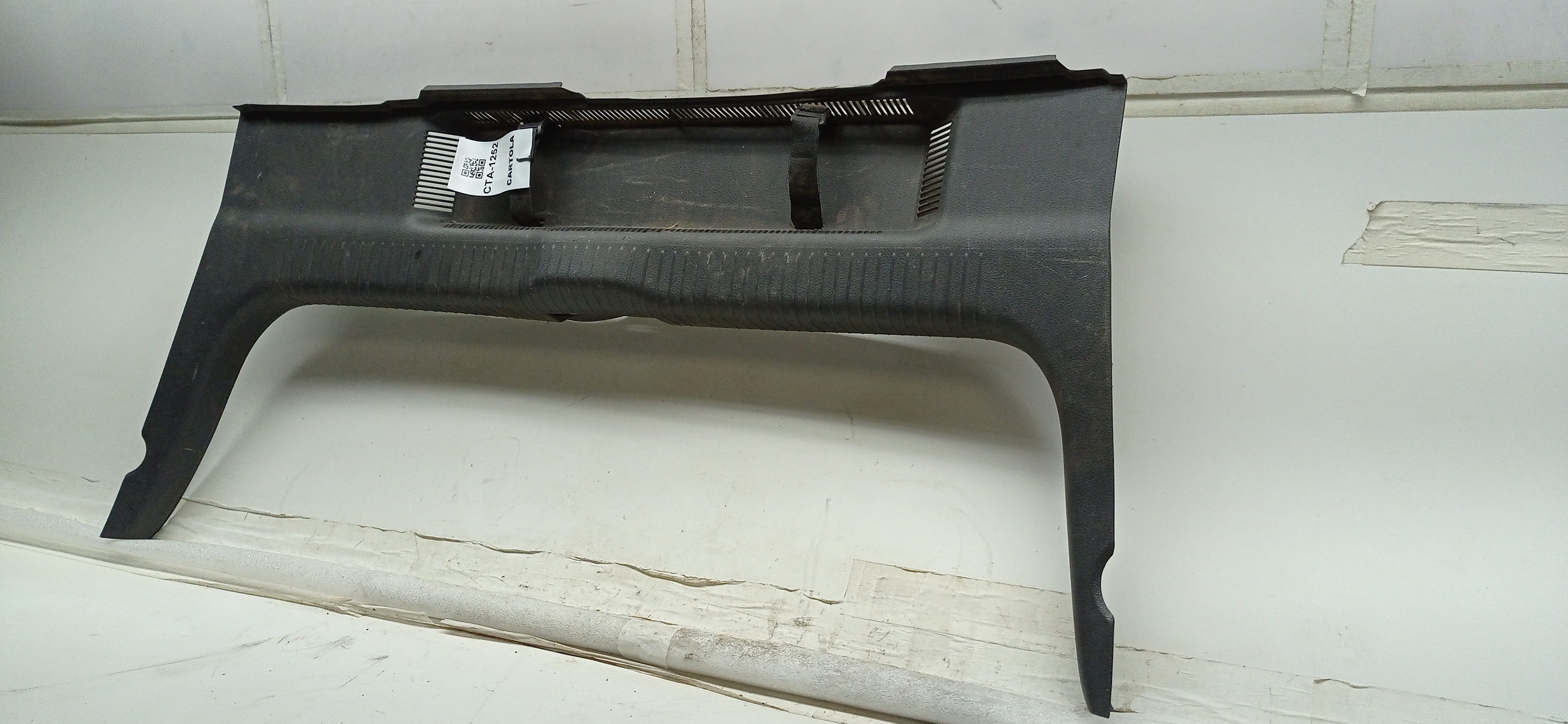 Moldura Acabamento Interno Porta Malas VW Polo 2008 1