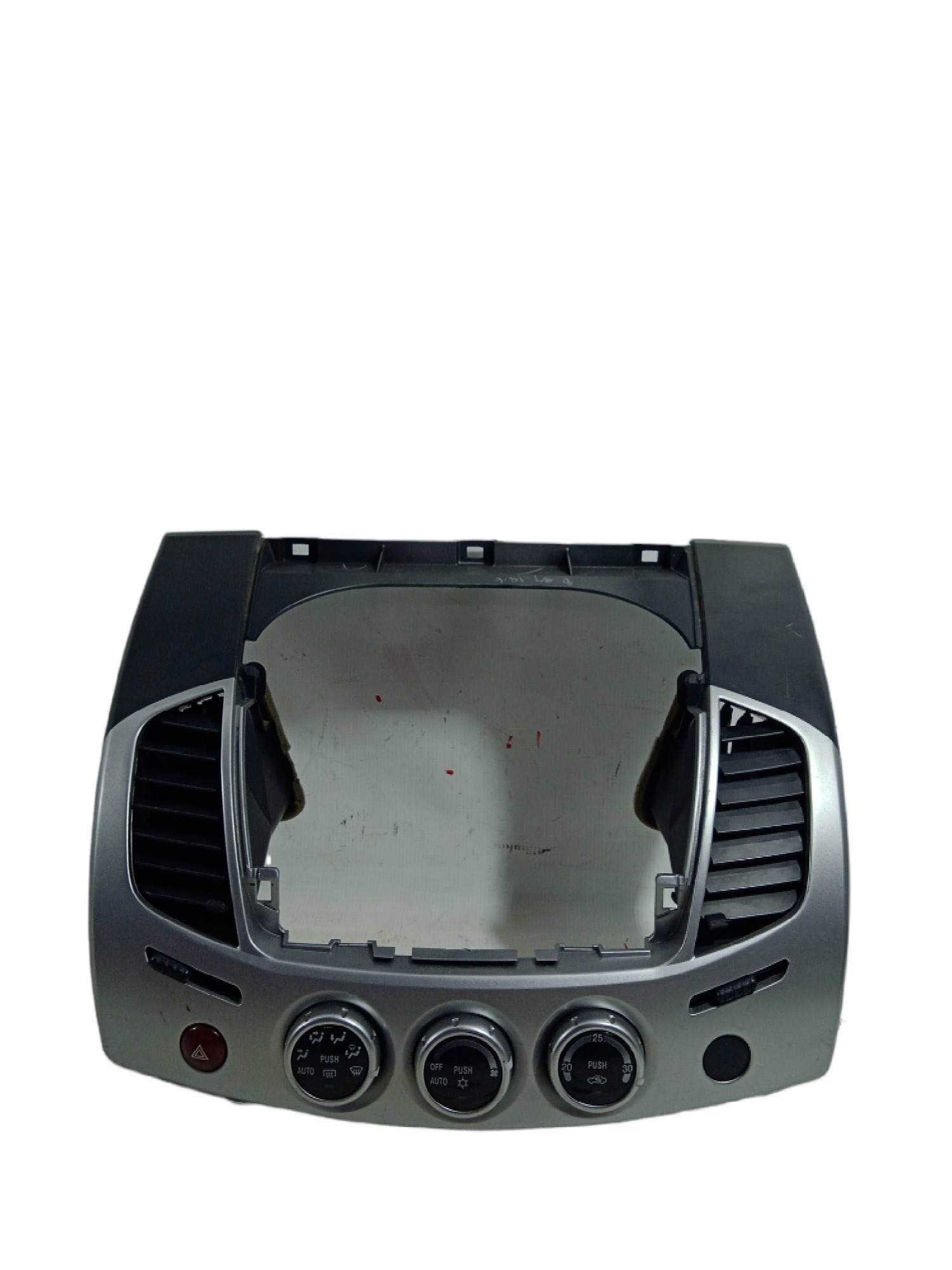 Moldura Som E Ar Condicionado Mitsubishi Triton Mn179800zz