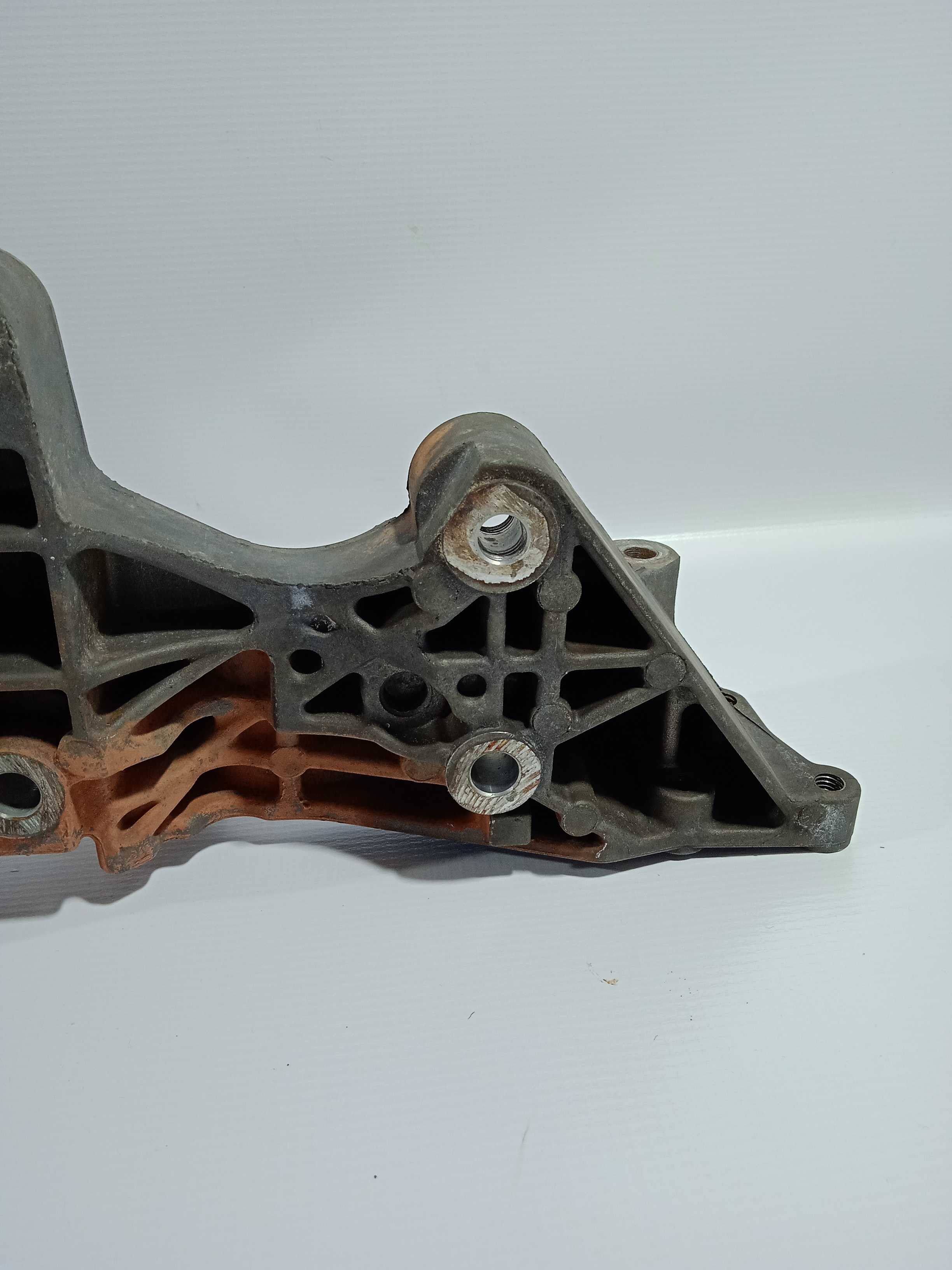 Suporte Alternador Vw Bora 2008 2.0 8v Usado Original 4