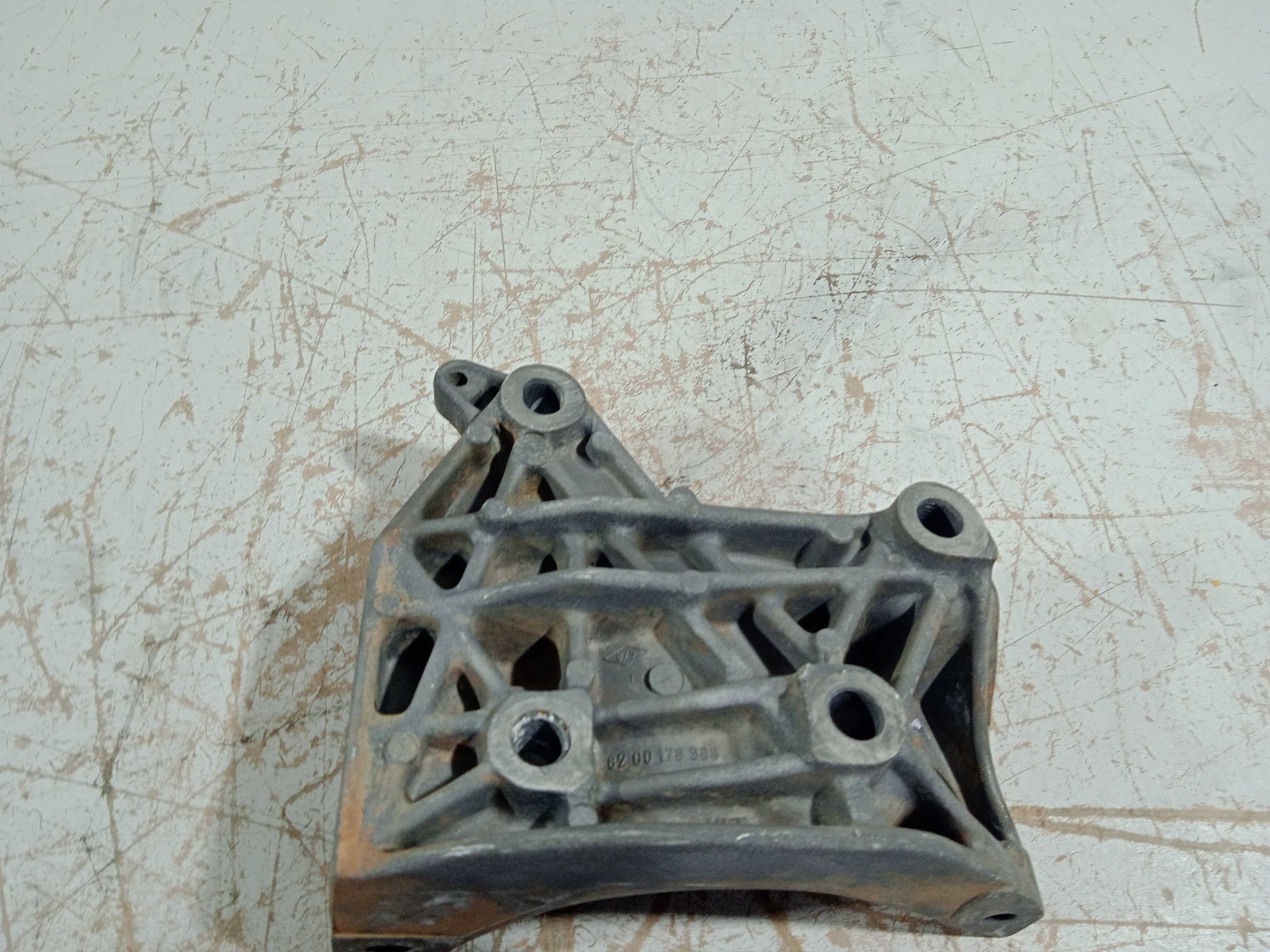 Suporte Do Alternador Clio 1.0 16v Usado 3