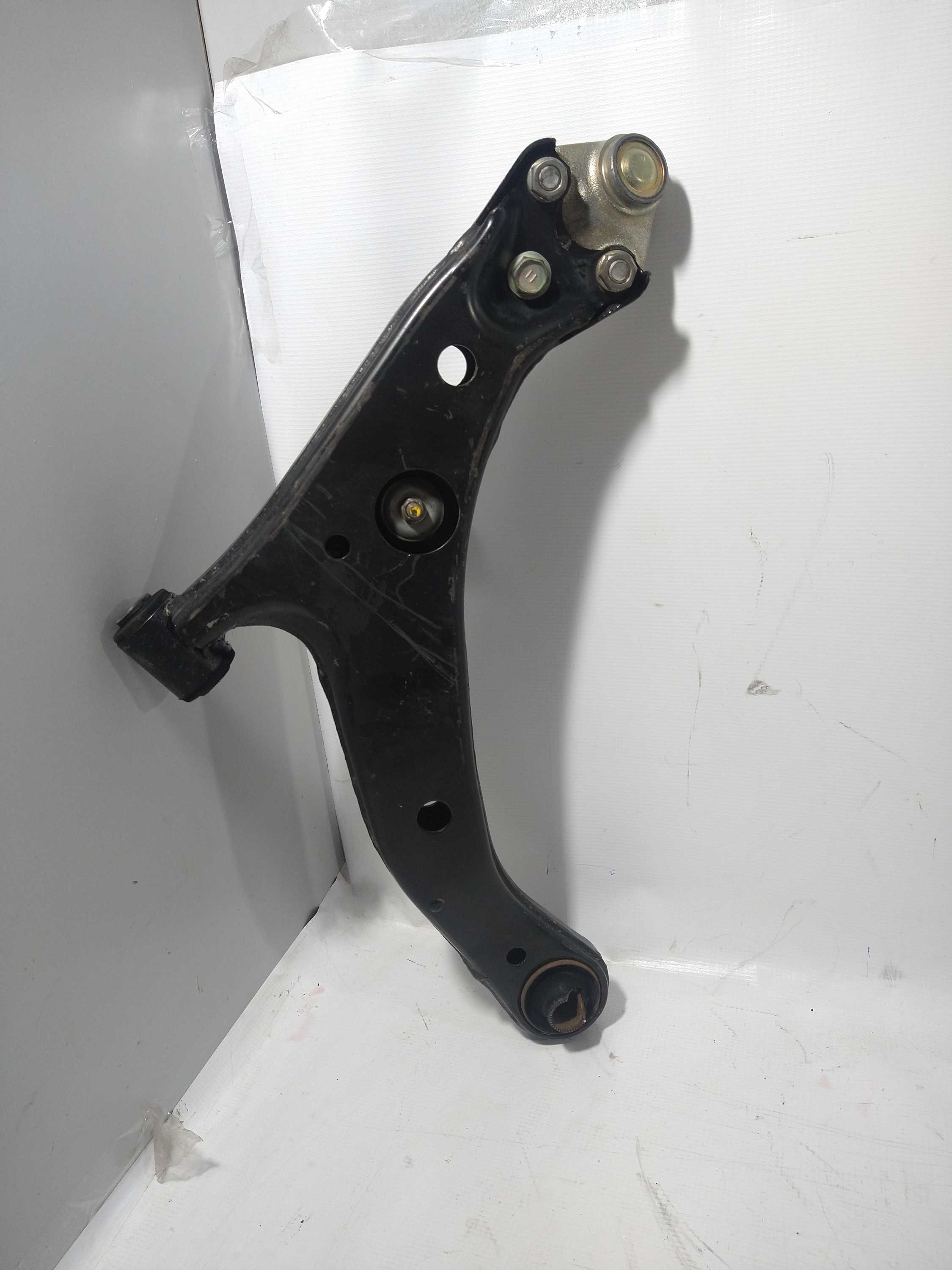 Bandeja Balança Diant.esq.toyota Corolla G6 99/00 3