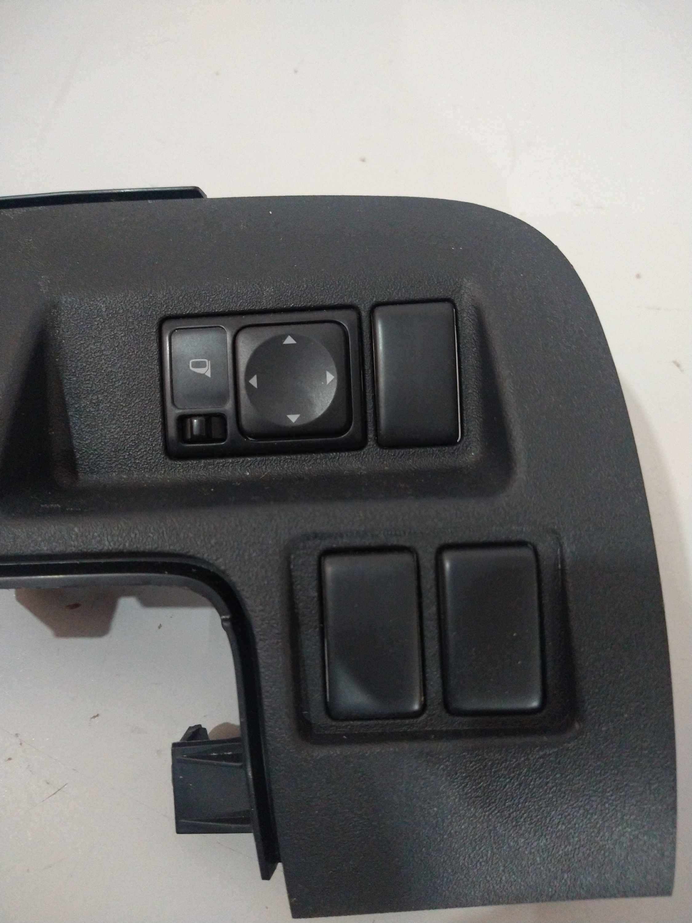 Moldura Painel Comando Retrovisor March/versa 3