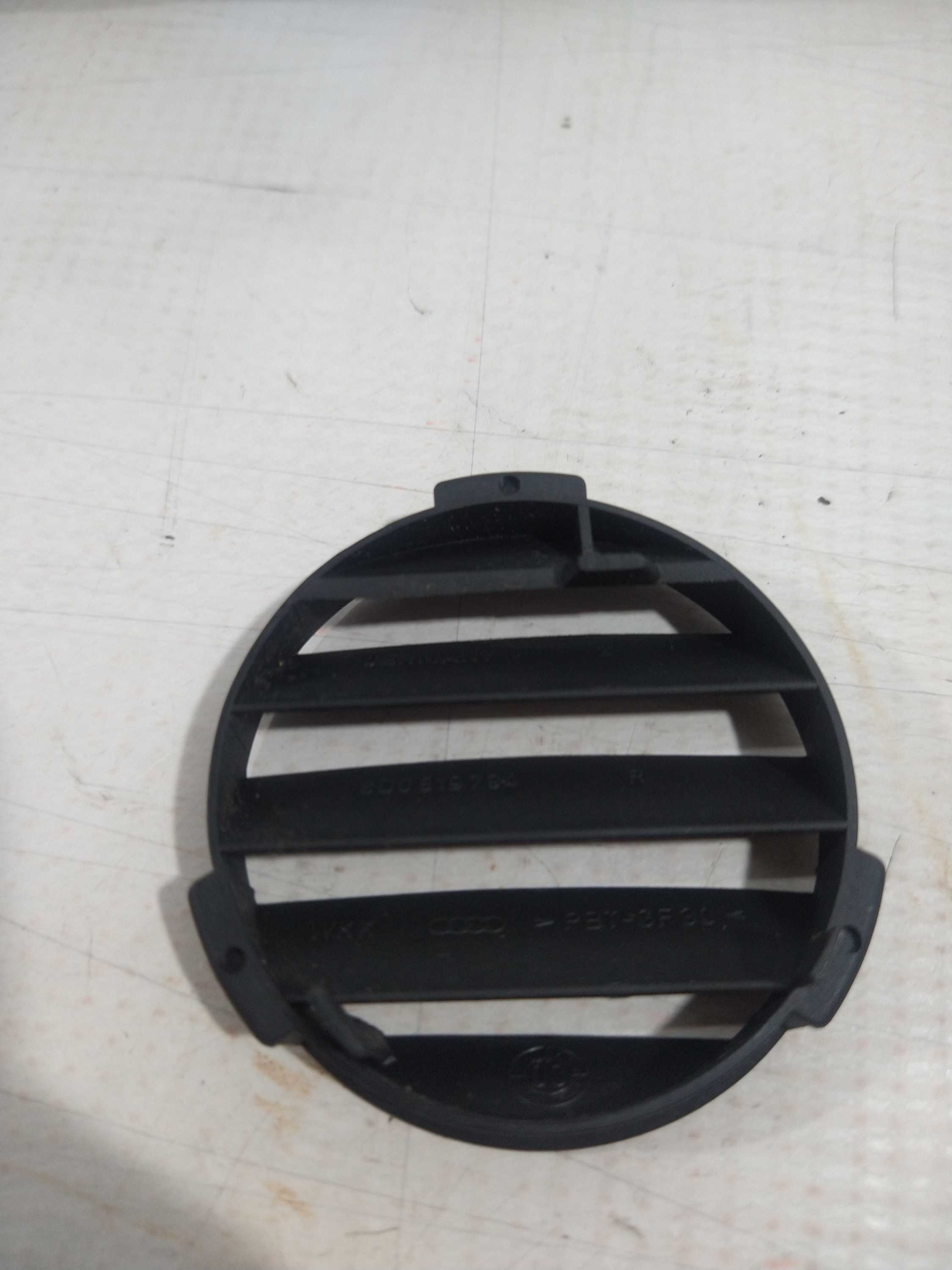 Difusor Fixo Superior Dir Painel Audi A4 8d0819794 2