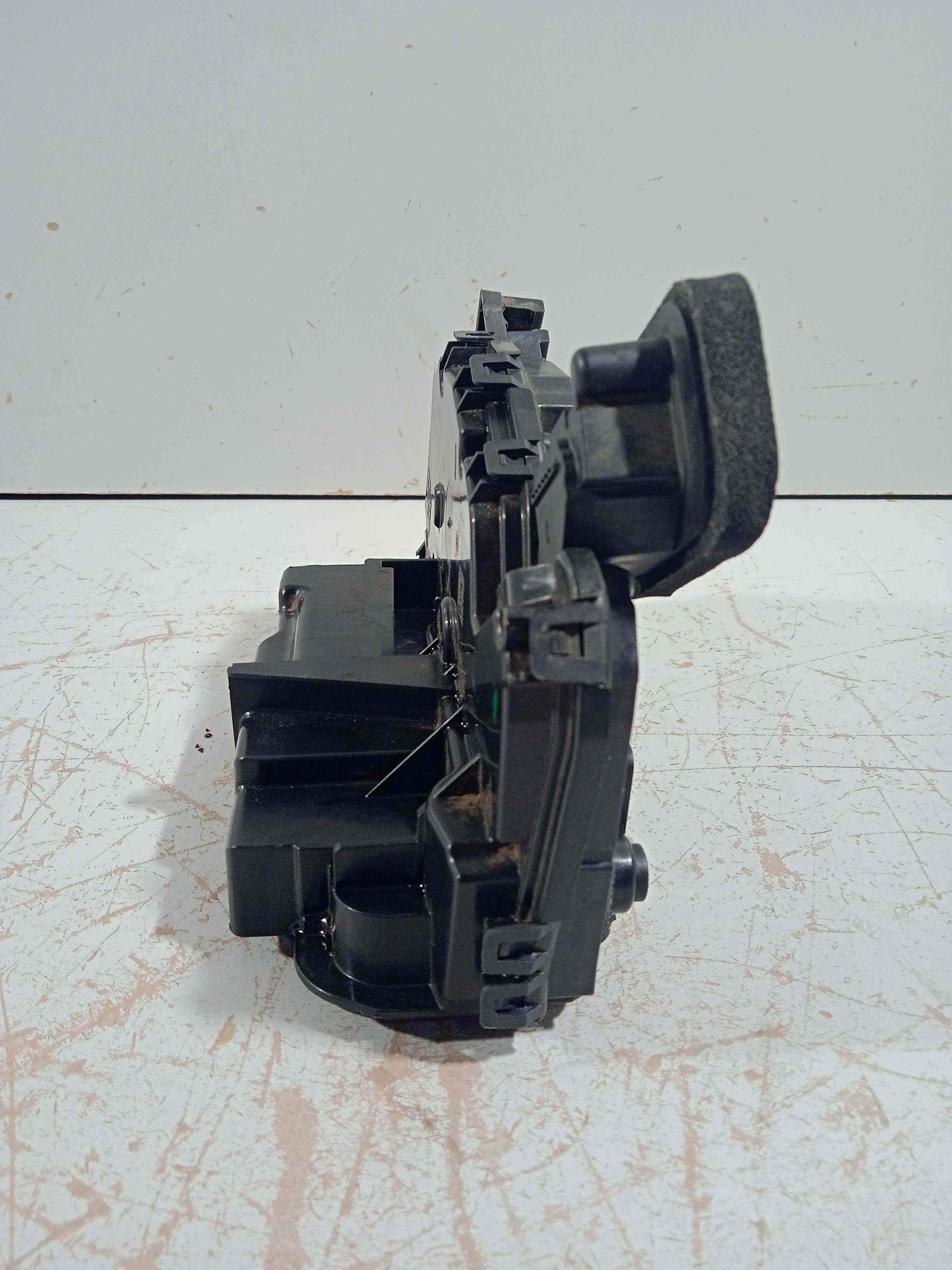Fechadura Traseira L/e Polo Msi 1.6 2018 Usado Original 2