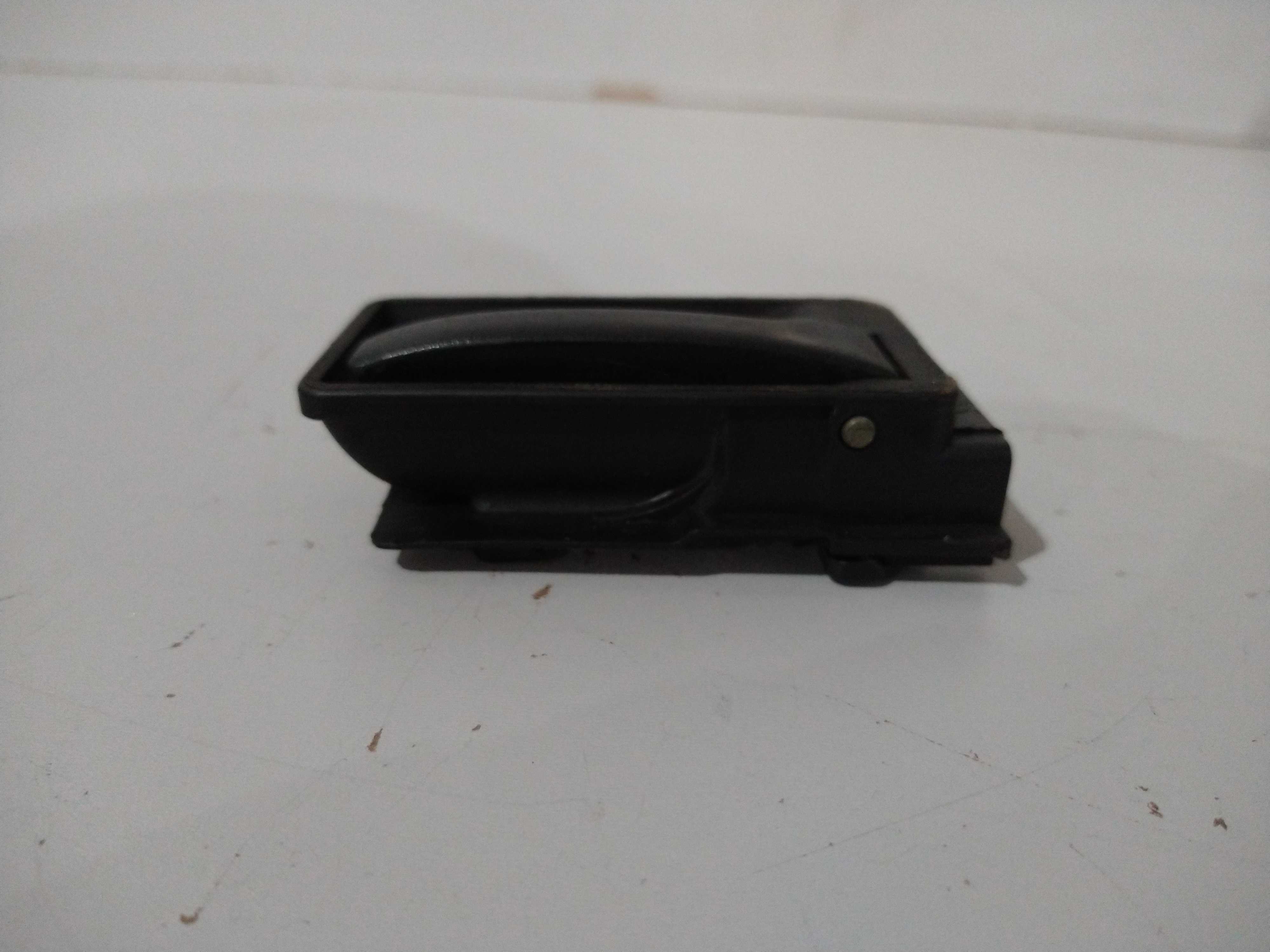 Maçaneta Interna Direita Kadett Ipanema 1993/1998 Usado  Preto Dianteira 5