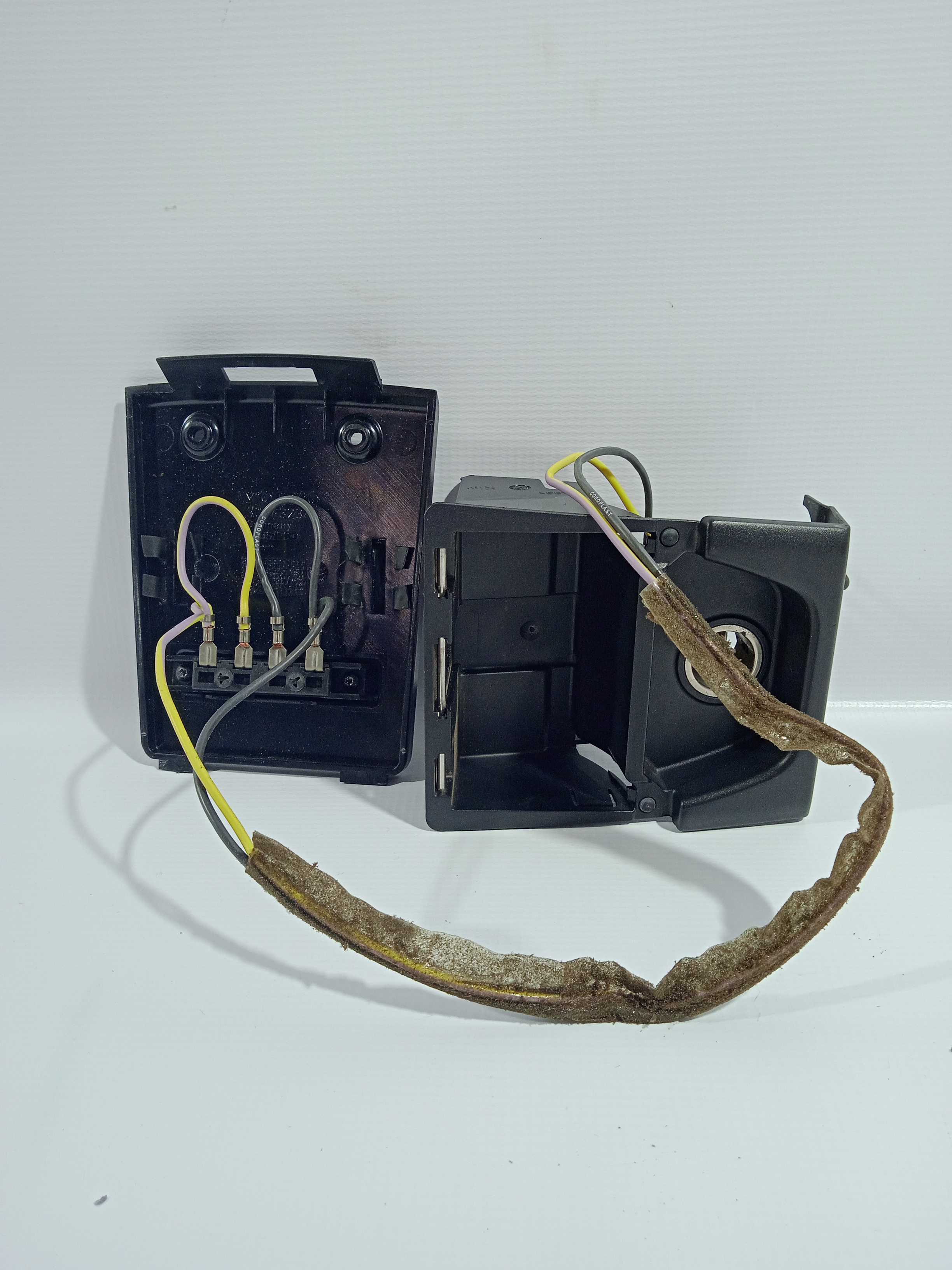 Terminal Tomada 12v Volvo Xc90 2010 Usado Original