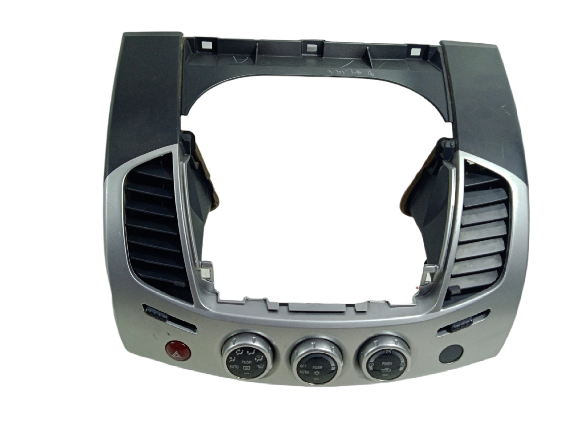 Moldura Som E Ar Condicionado Mitsubishi Triton Mn179800zz 3