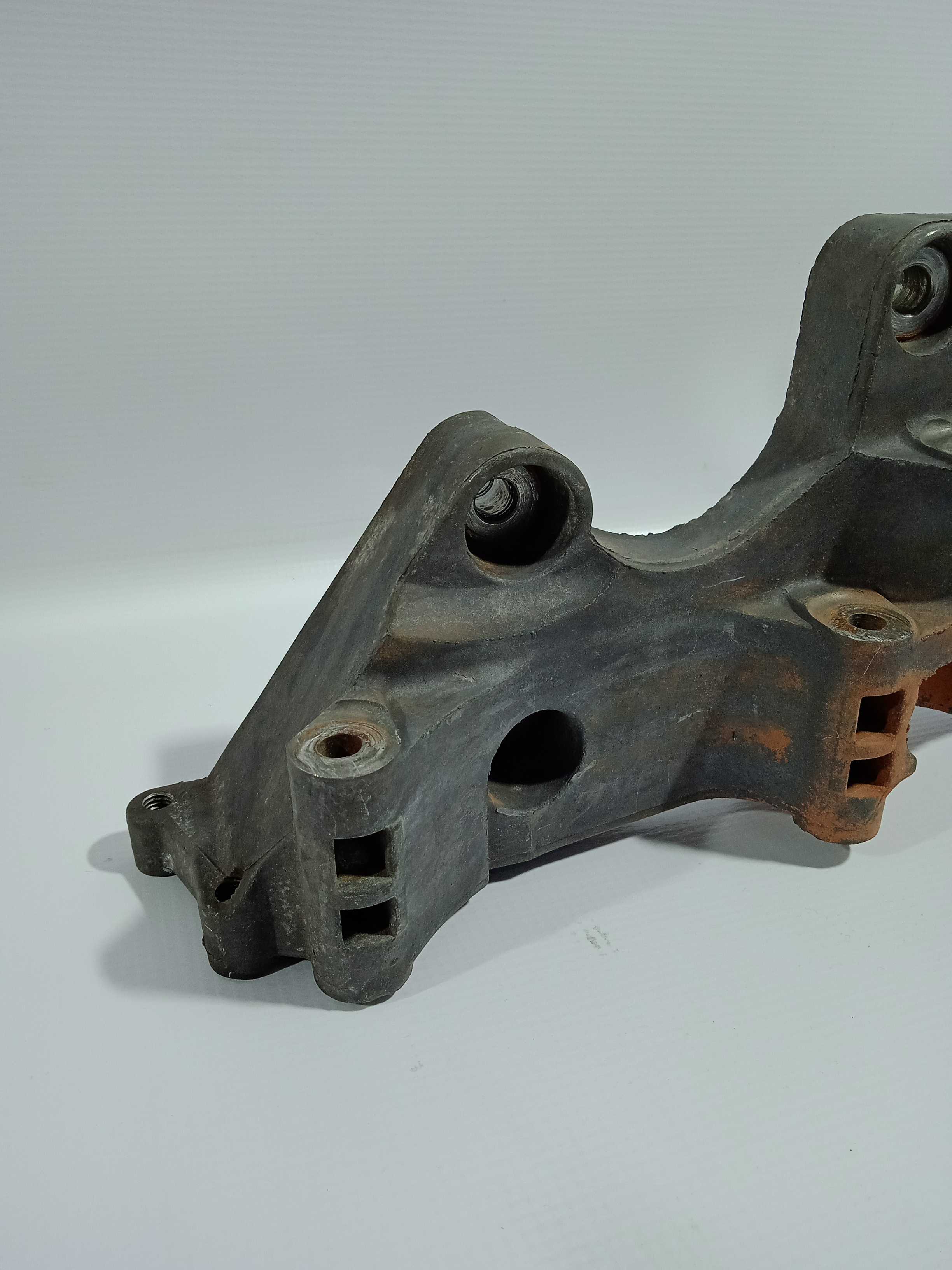 Suporte Alternador Vw Bora 2008 2.0 8v Usado Original 5